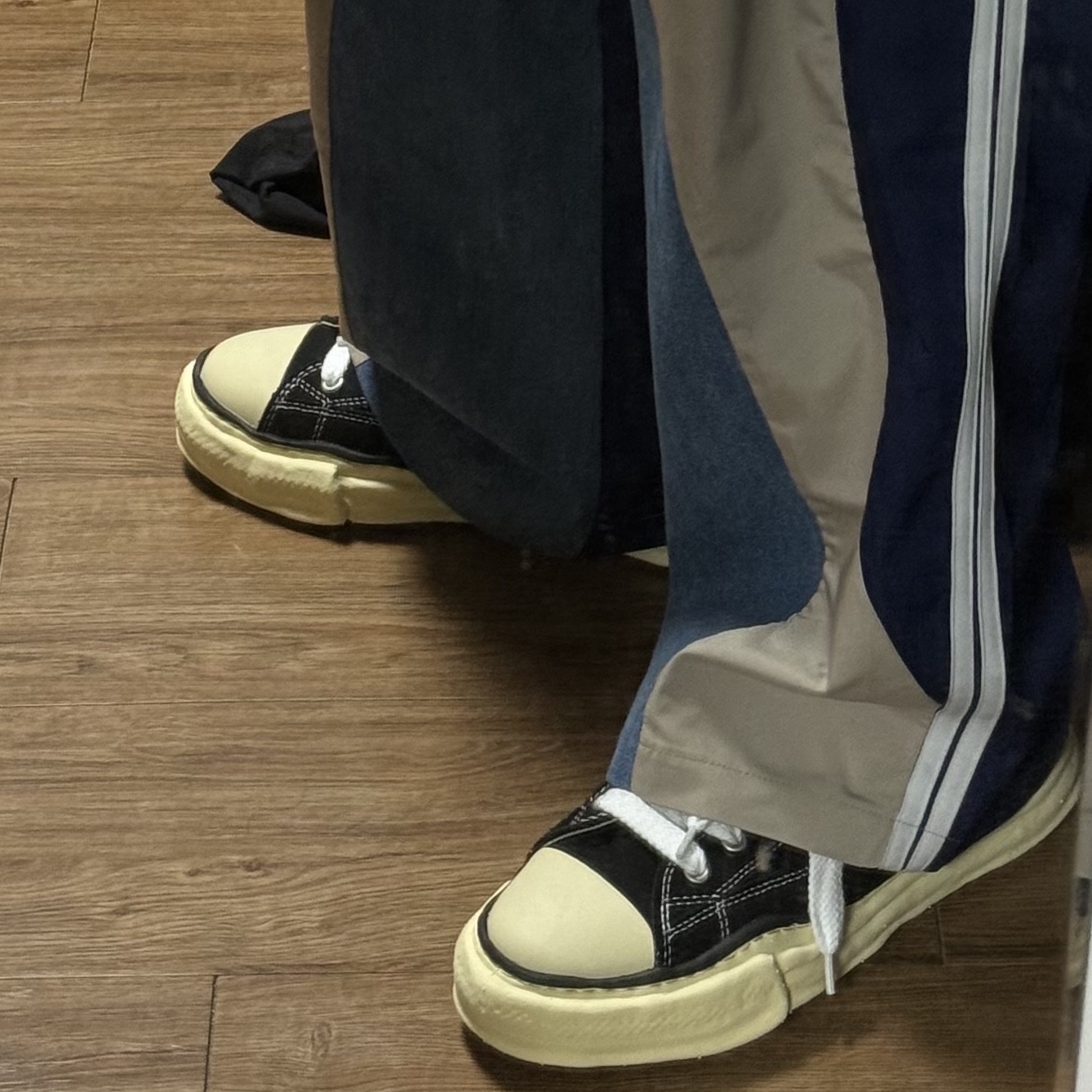 Maison Mihara Yasuhiro Peterson VL OG Sole Canvas Low-top Sneakers Black 착용 스타일 - 2