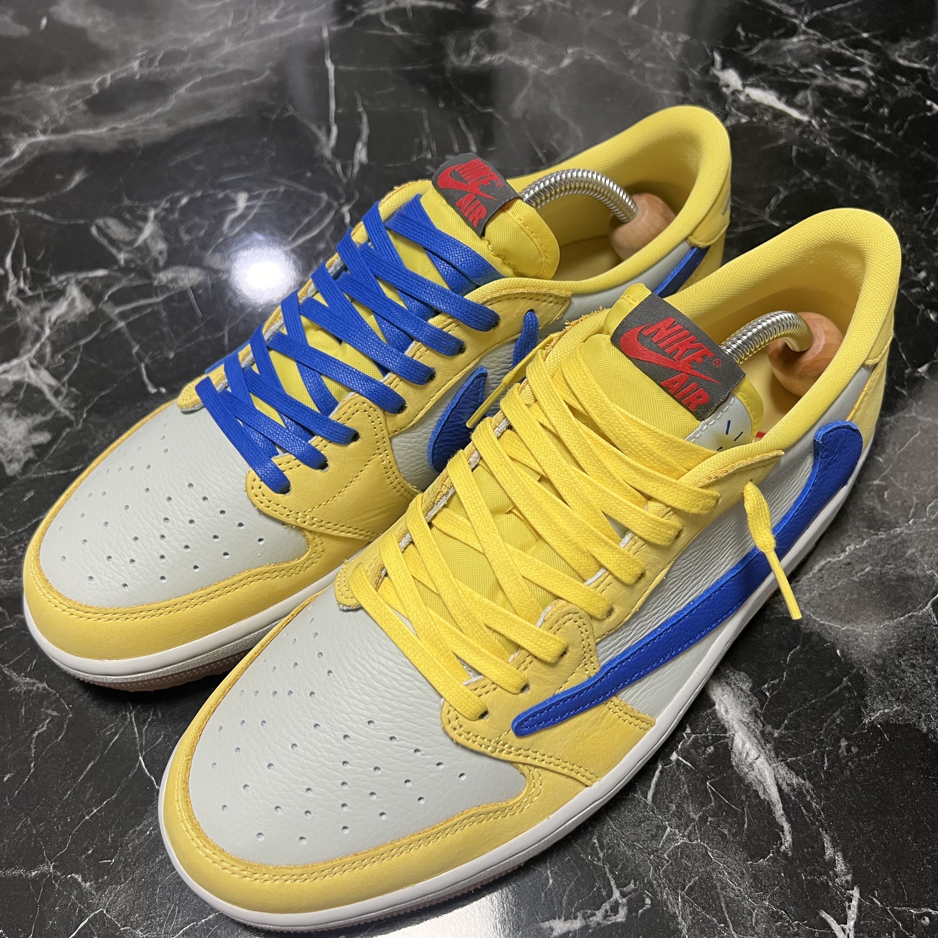 (W) Jordan 1 x Travis Scott Retro Low OG SP Canary 착용 스타일 - 2