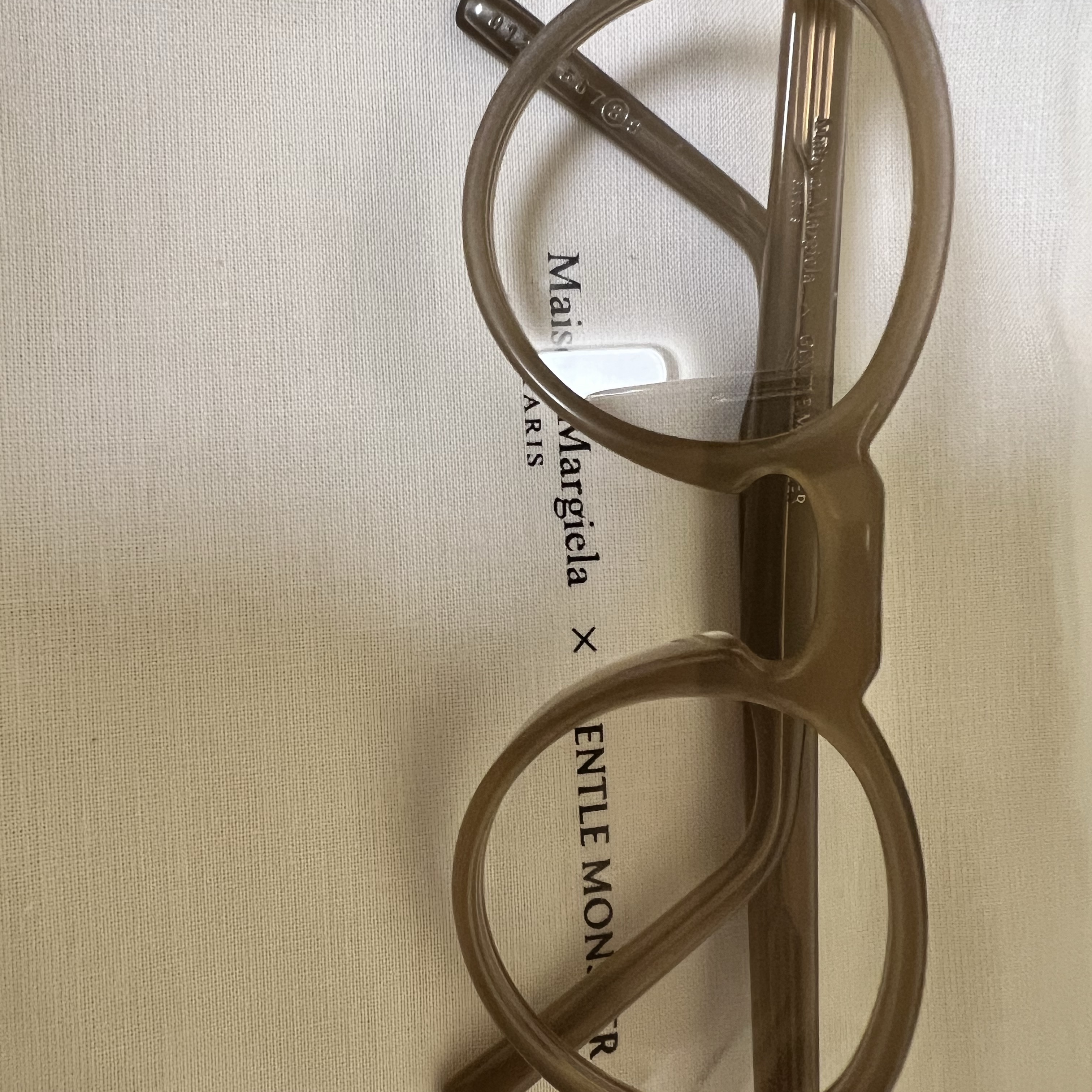 Gentle Monster x Maison Margiela MM116 Brown Translucent Clear 착용 스타일