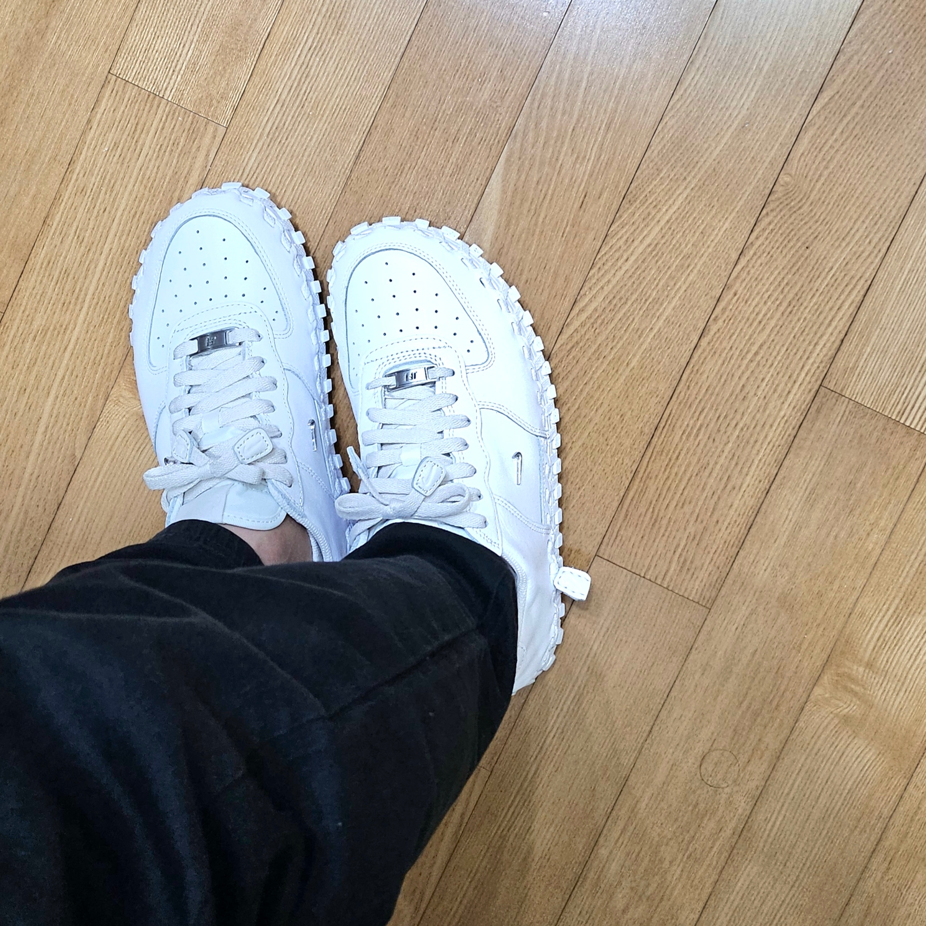 Nike x Jacquemus J Force 1 Low LX SP White 착용 스타일 - 1