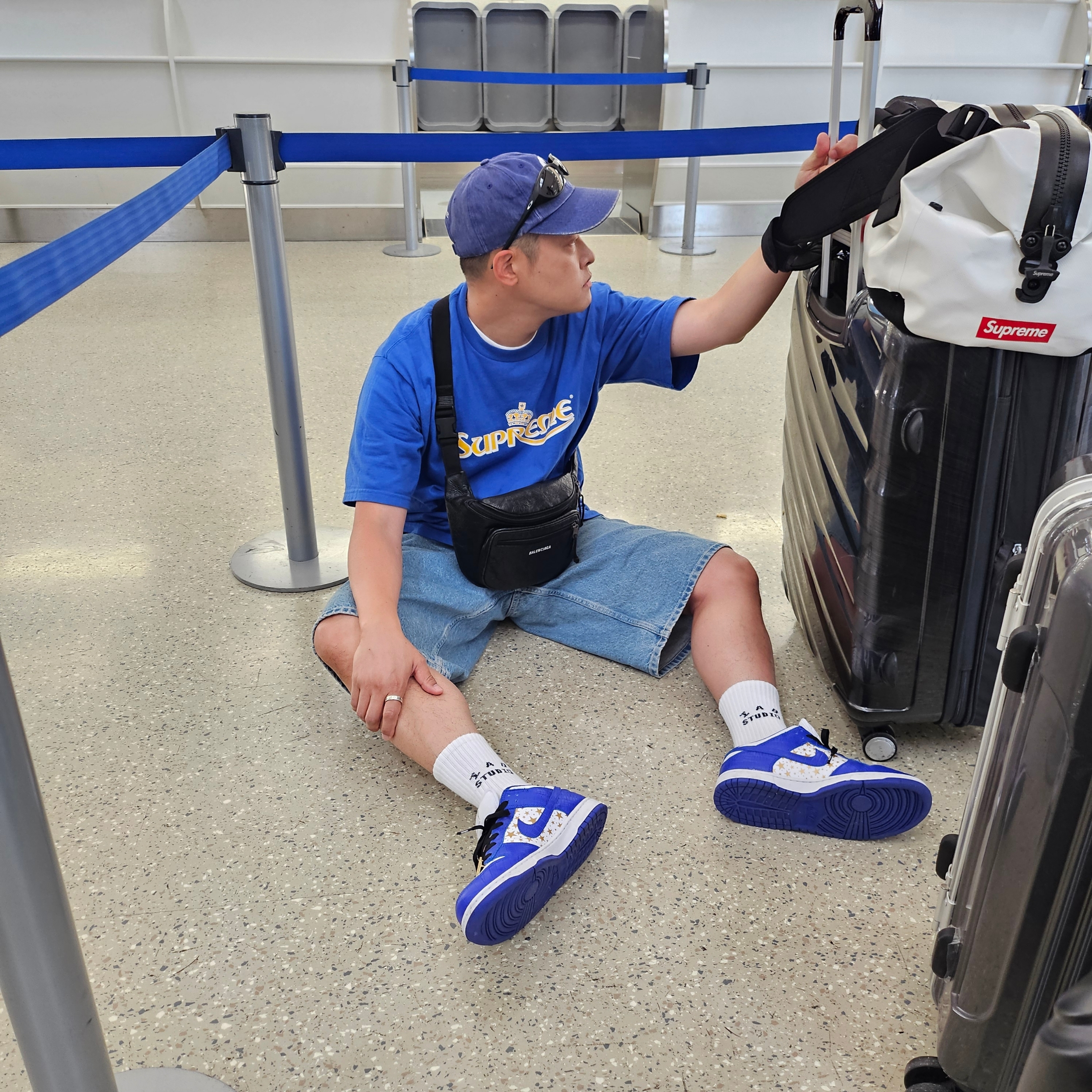 Supreme Script Baggy Denim Short Washed Indigo - 24SS, Nike x Supreme SB Dunk Low Hyper Blue 착용 스타일