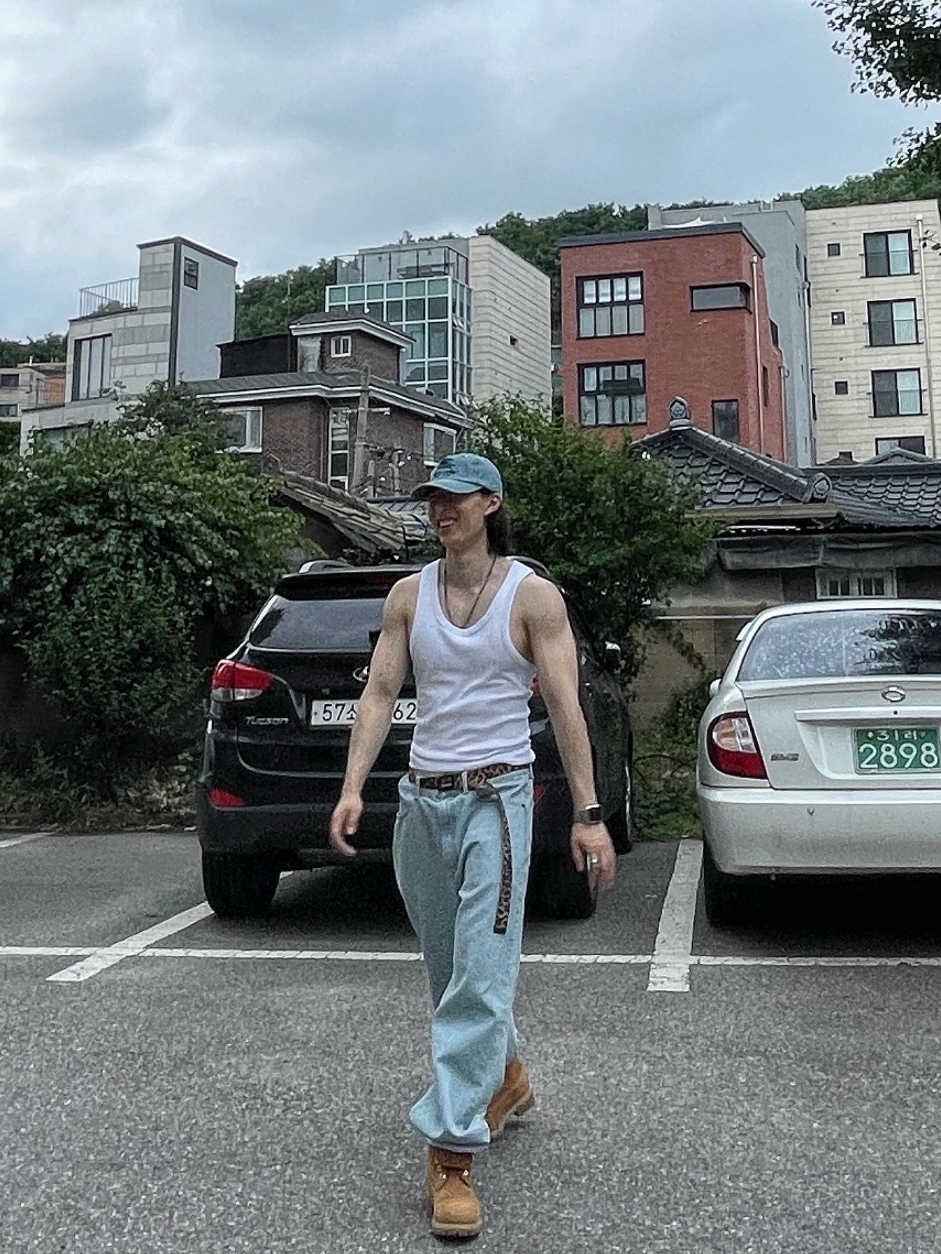 Supreme x Burberry Denim 6-Panel Washed Blue - 22SS, Supreme Baggy Jean Washed Indigo - 24SS 착용 스타일 - 4