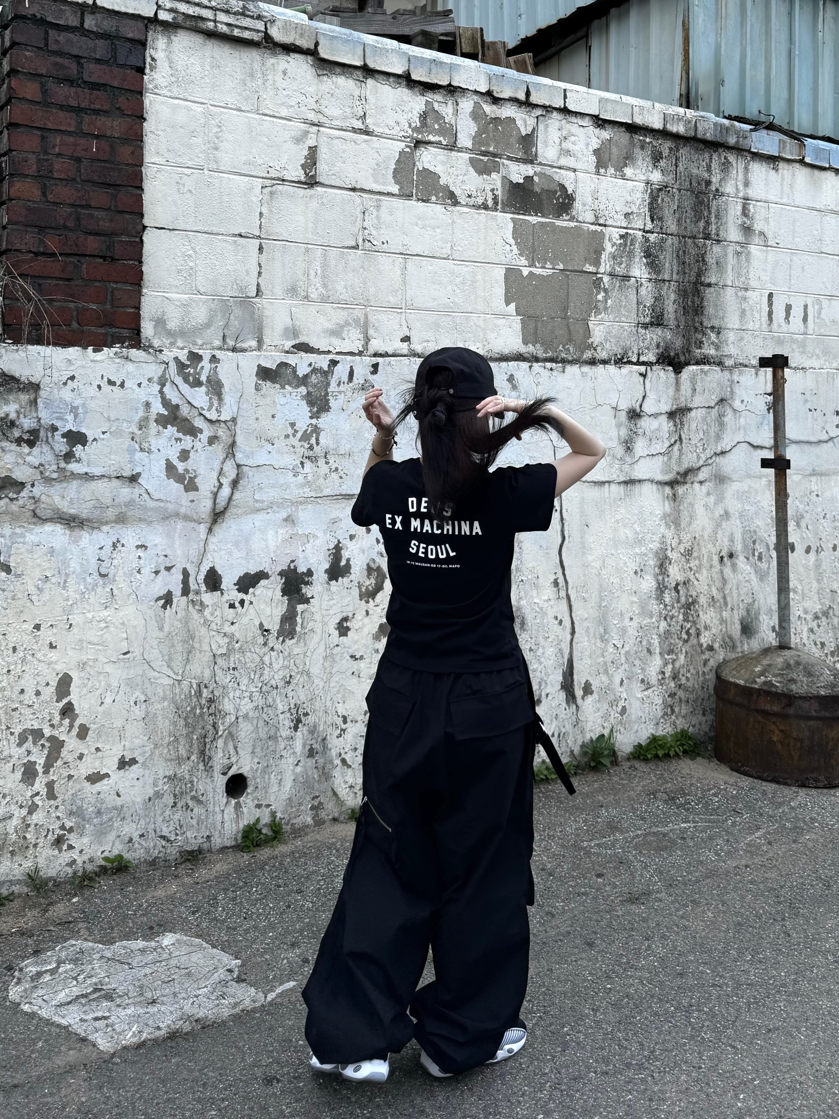 (Kids) Deus Ex Machina College Seoul T-Shirt Black, Supreme Floating Keychain Black - 23FW 착용 스타일 - 4