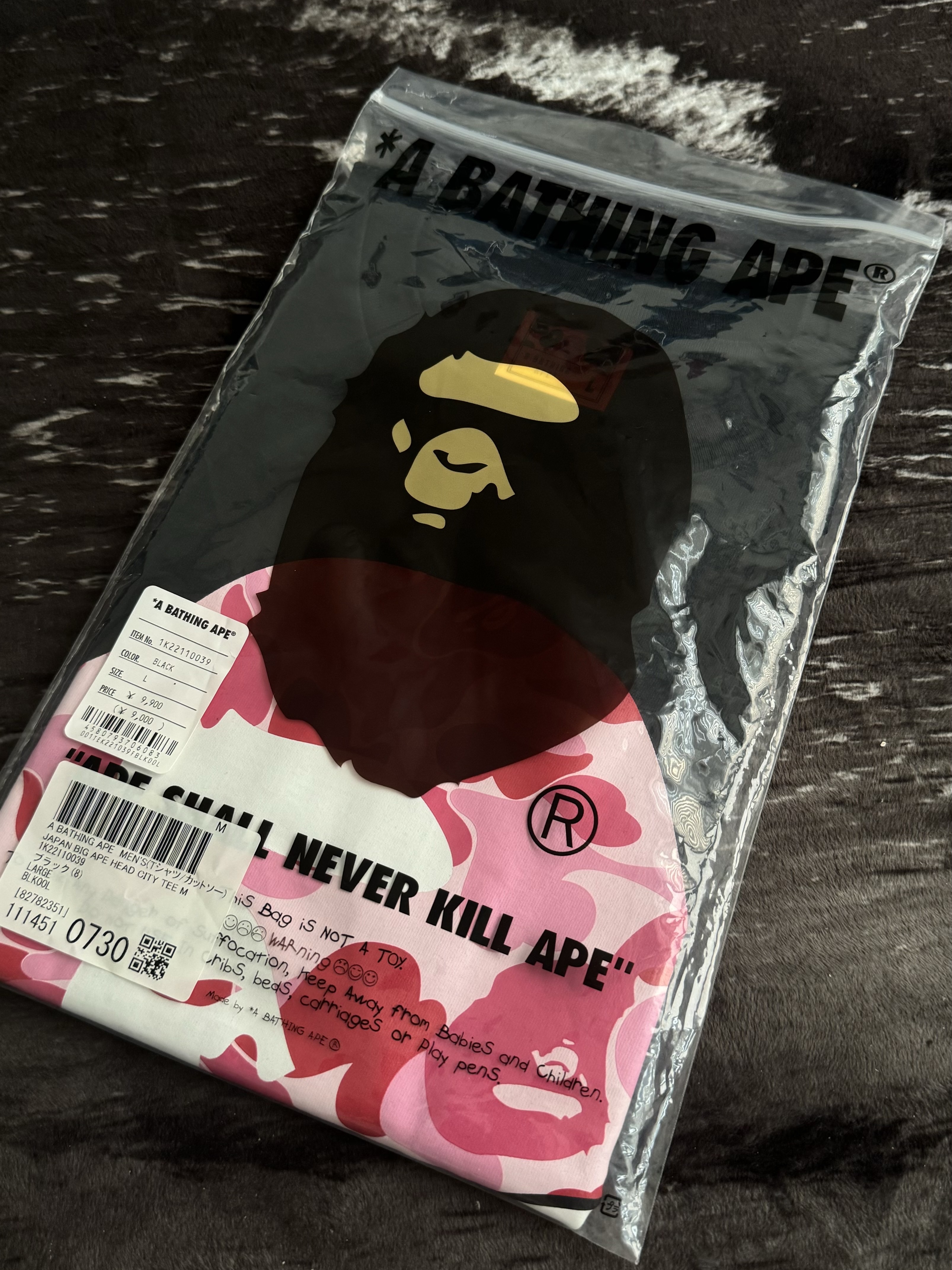 BAPE Japan Big Ape Head City T-Shirt Black 착용 스타일 - 2