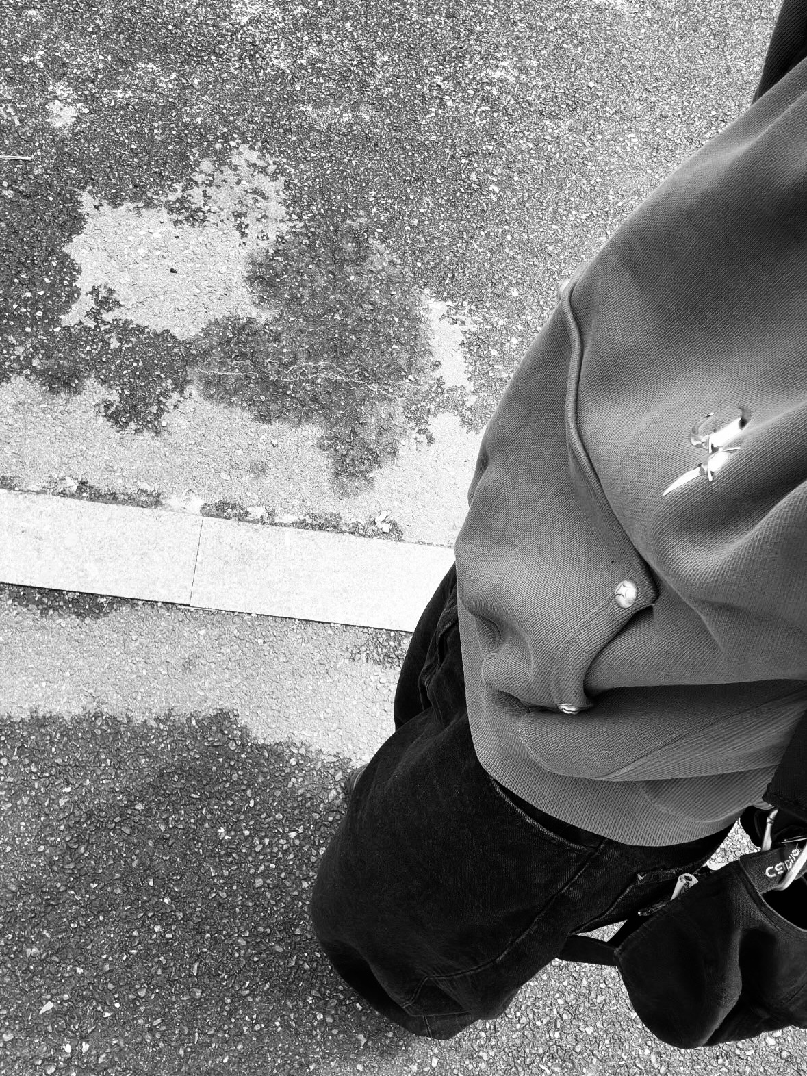 (W) Thug Club Armor Hoodie Grey 착용 스타일 - 1