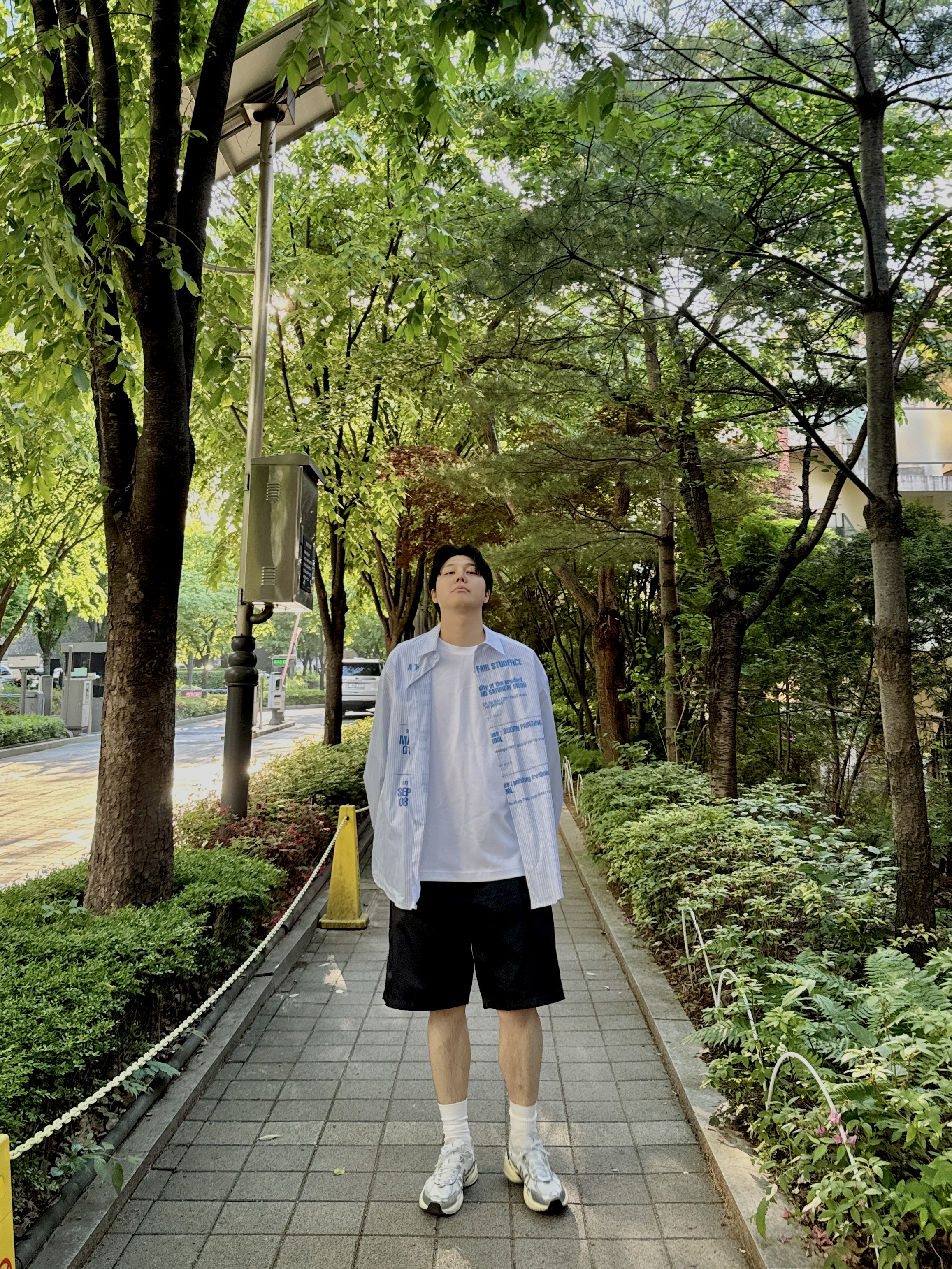 STU Coated Printing Stripe Shirts Sky Blue With Name Tag, Nike V2K Run Summit White Metallic Silver 착용 스타일