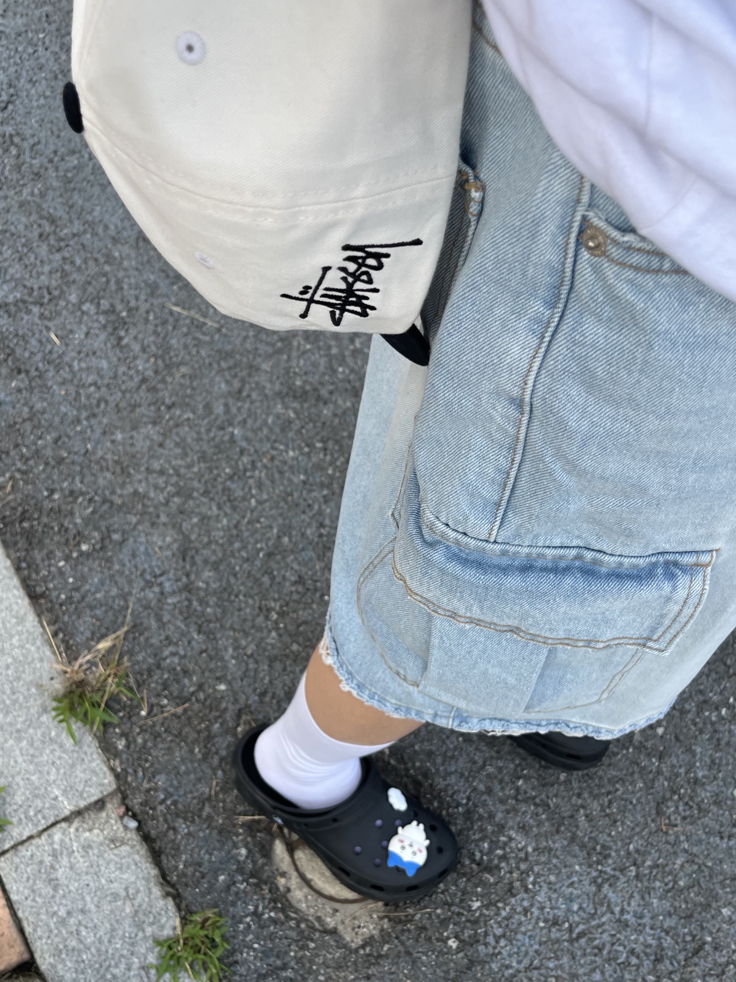 Stussy Chenille S Low Pro Cap Natural, (W) Crocs Classic Platform Clog Black 착용 스타일 - 1