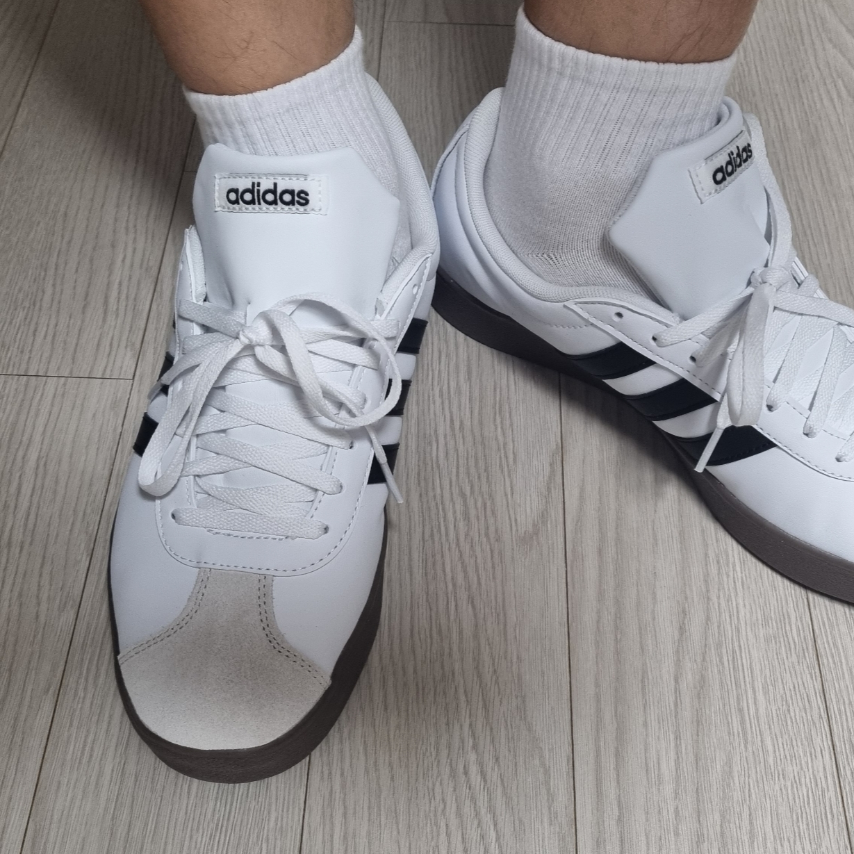 Adidas VL Court Base Cloud White Core Black 착용 스타일 - 2