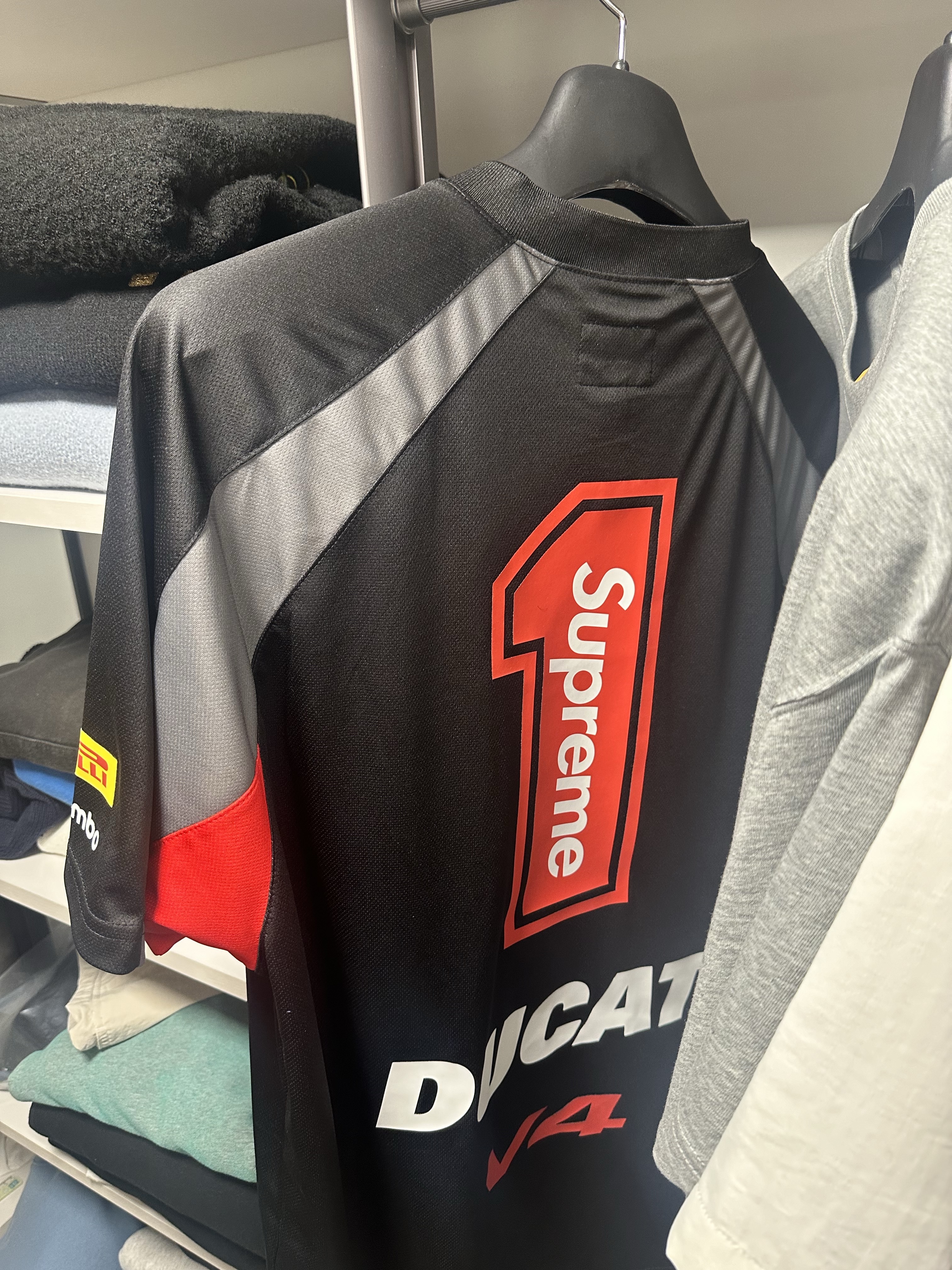 Supreme x Ducati Soccer Jersey Black - 24SS 착용 스타일 - 2