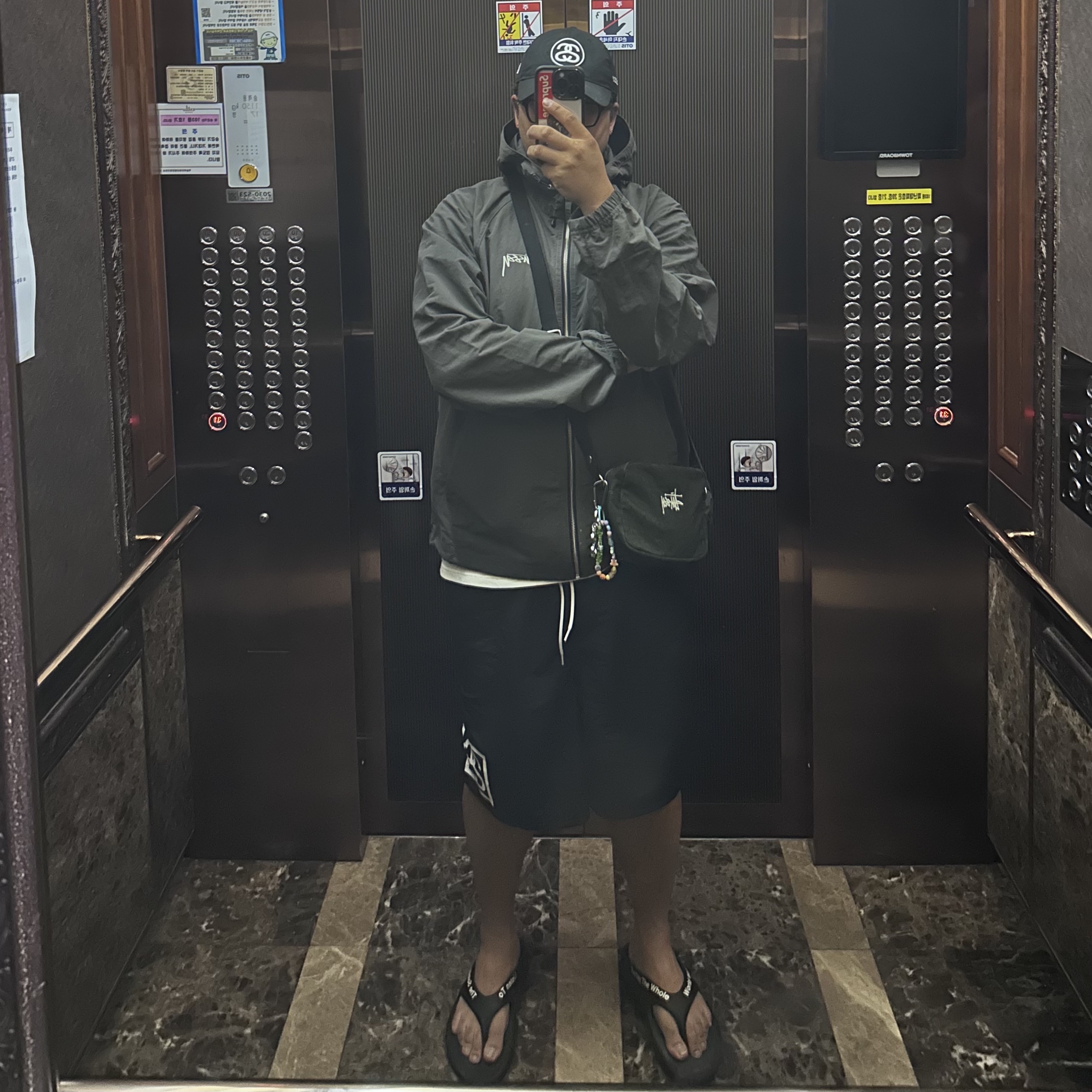 Stussy SS Link 9Twenty Cap Black, Stussy Wave Dye Beach Shell Jacket Black 착용 스타일 - 1