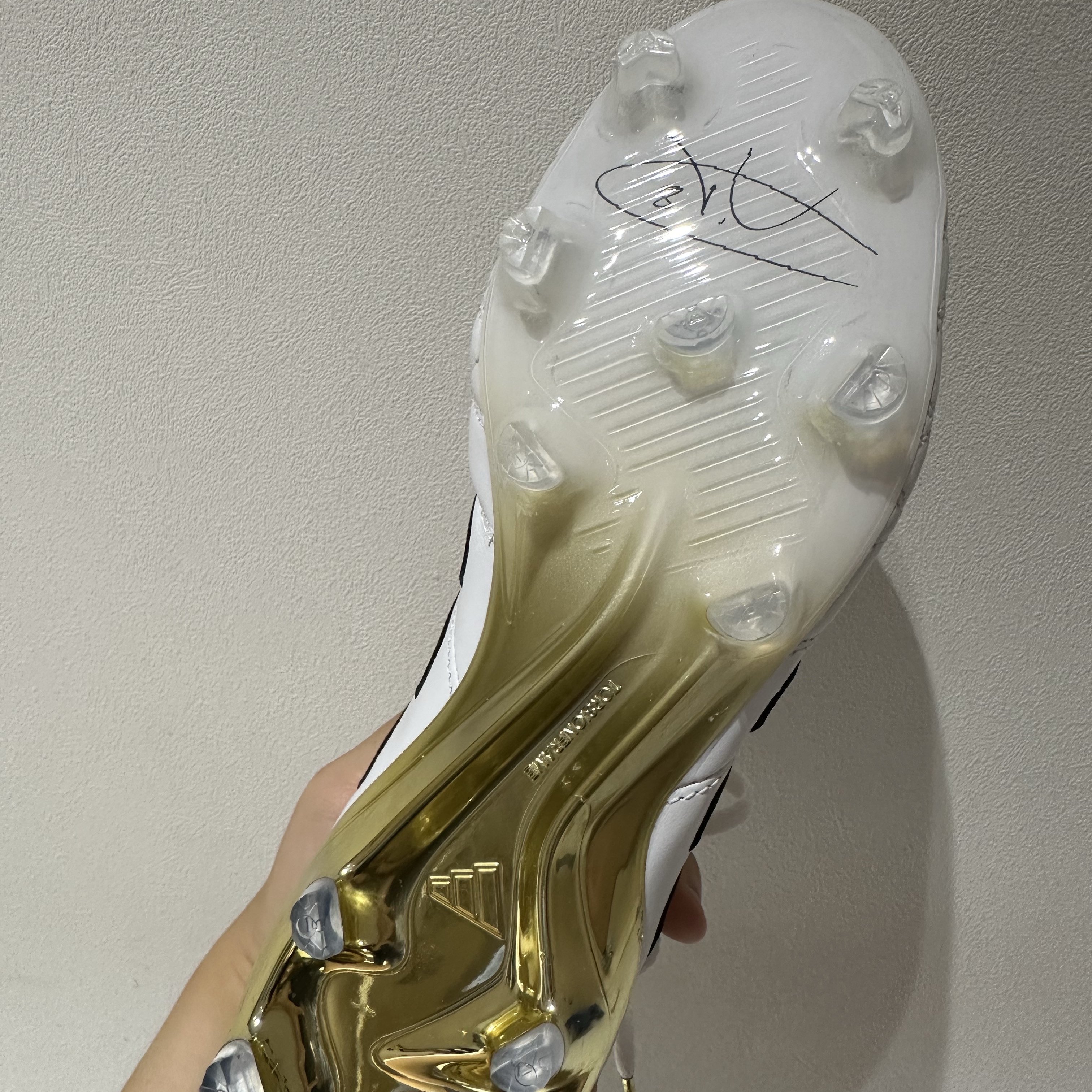 Adidas 11Pro Toni Kroos FG Cloud White Gold Metallic 착용 스타일 - 2