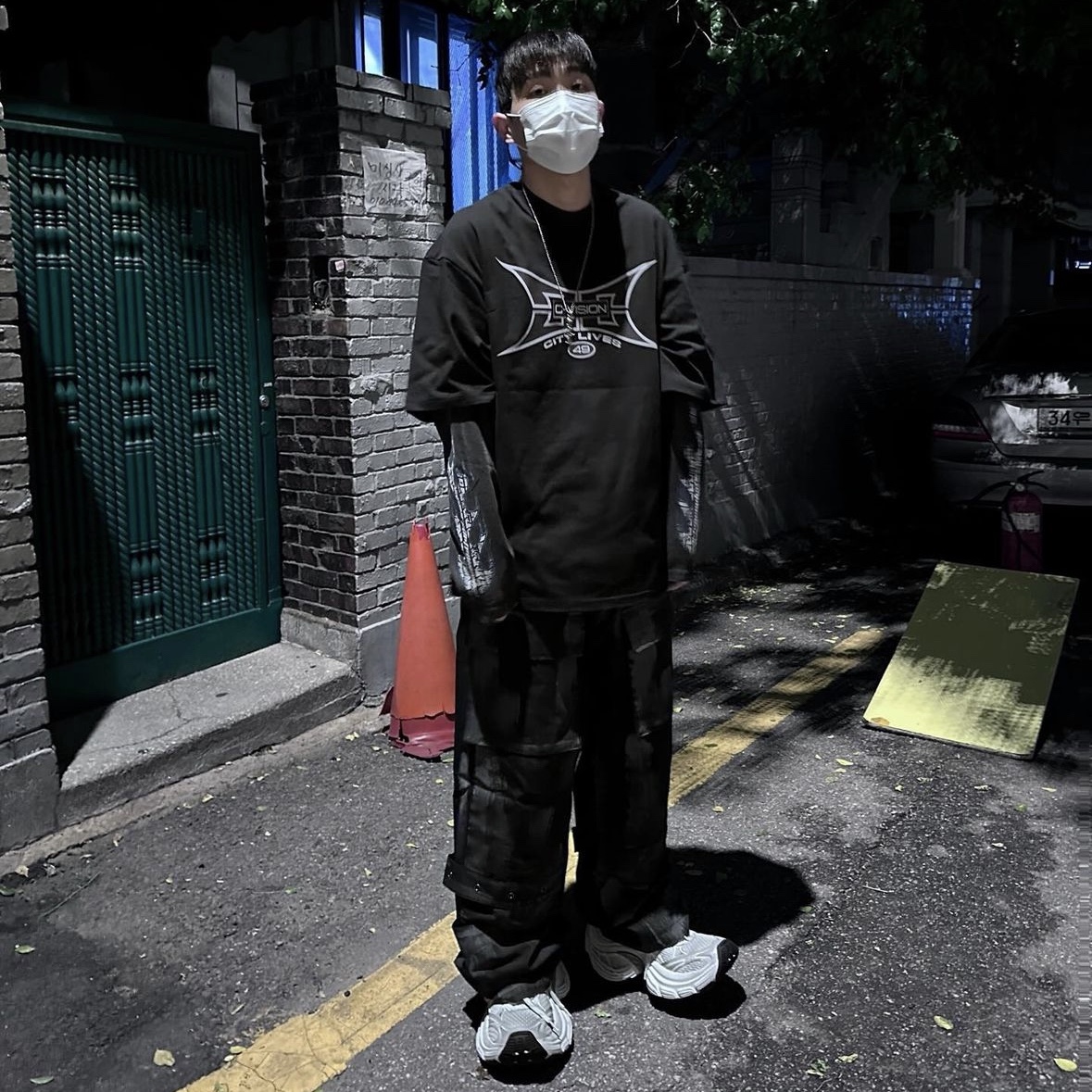 Balenciaga 10XL Sneakers White Grey Silver Black, Civision by CSC City Lives 49 T-Shirt Black 착용 스타일 - 1