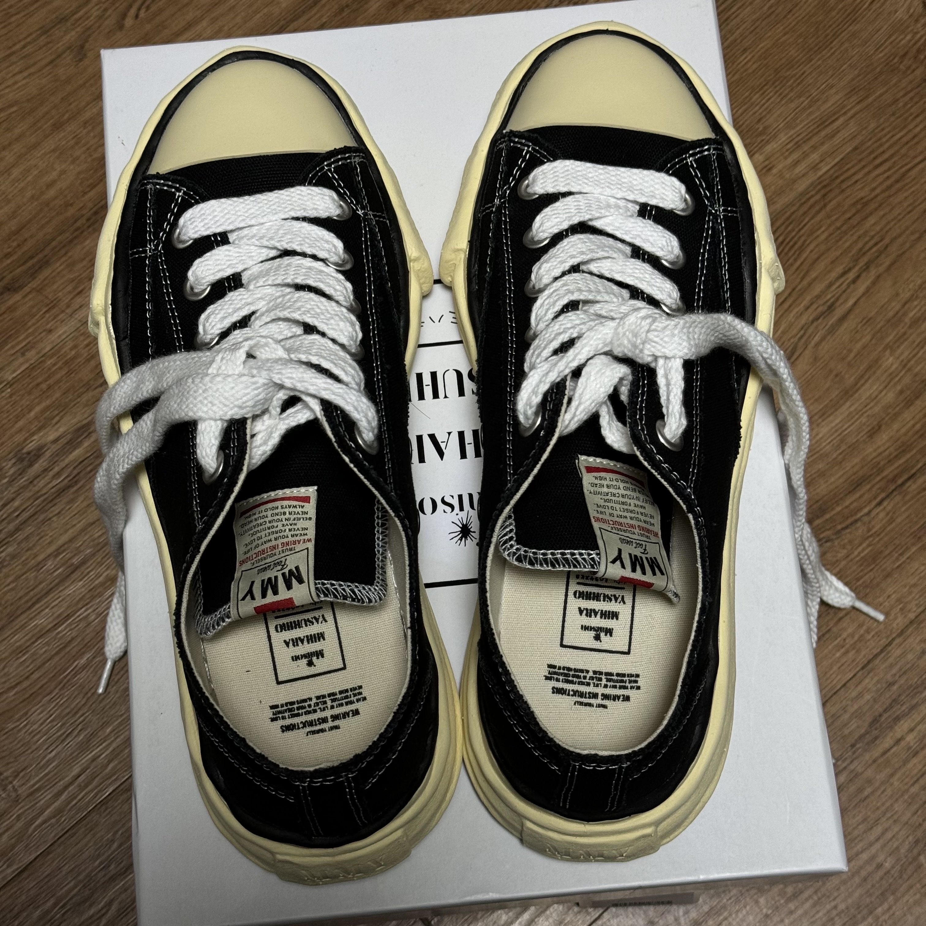 Maison Mihara Yasuhiro Peterson VL OG Sole Canvas Low-top Sneakers Black 착용 스타일 - 1