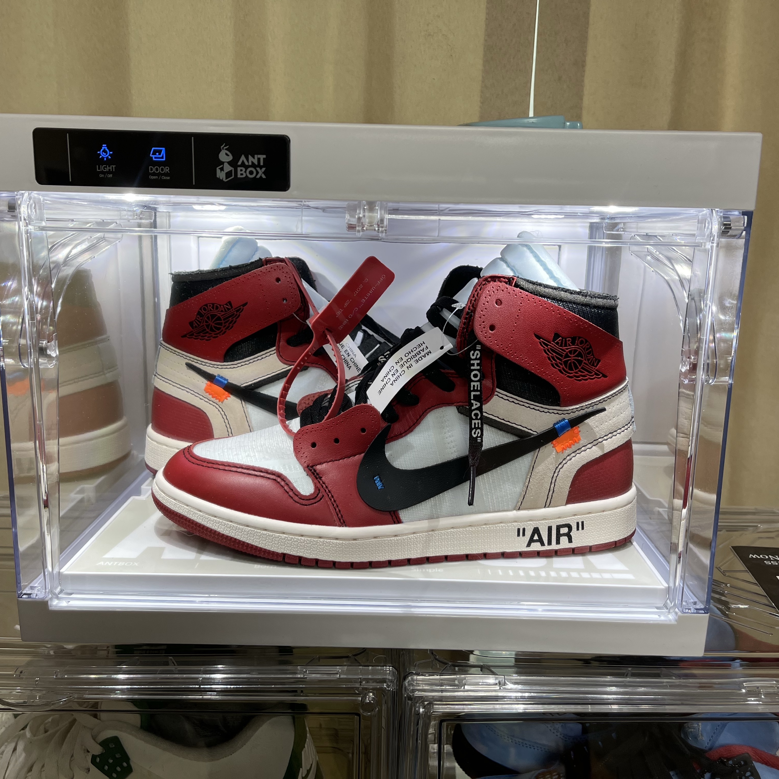 Jordan 1 x Off-White Retro High University Blue, Jordan 1 x Off-White Retro High Chicago The Ten μ°©μ© μ€νμΌ - 2