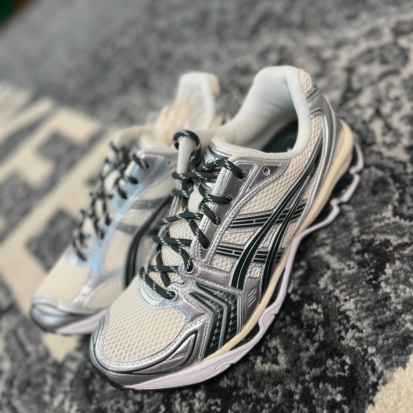 Asics x Kith Gel-Kayano 14 Cream Scarab 착용 스타일