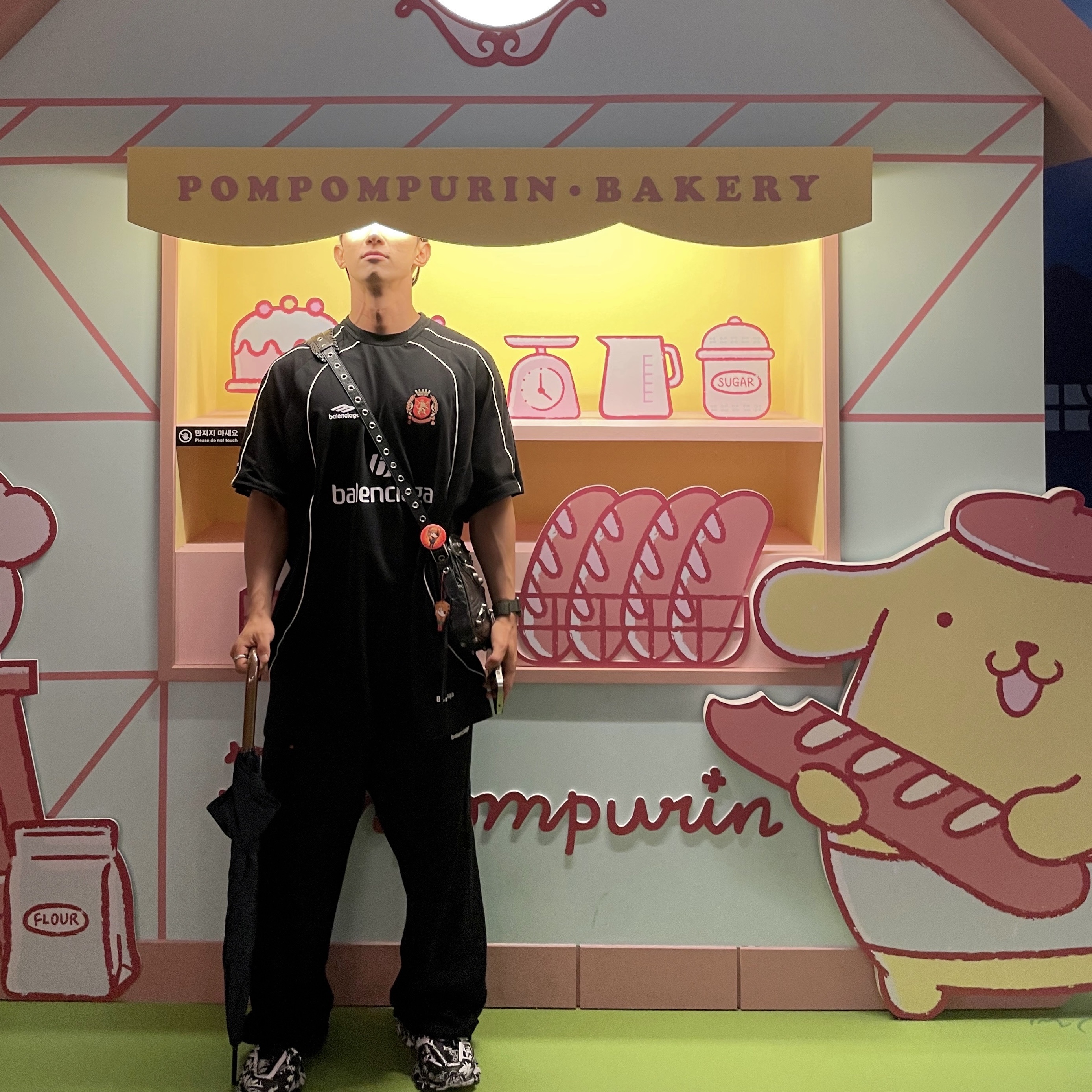 Balenciaga Soccer Series Seoul Soccer Oversized T-Shirt Black, Balenciaga Soccer Series Soccer Baggy Sweatpants Black 착용 스타일