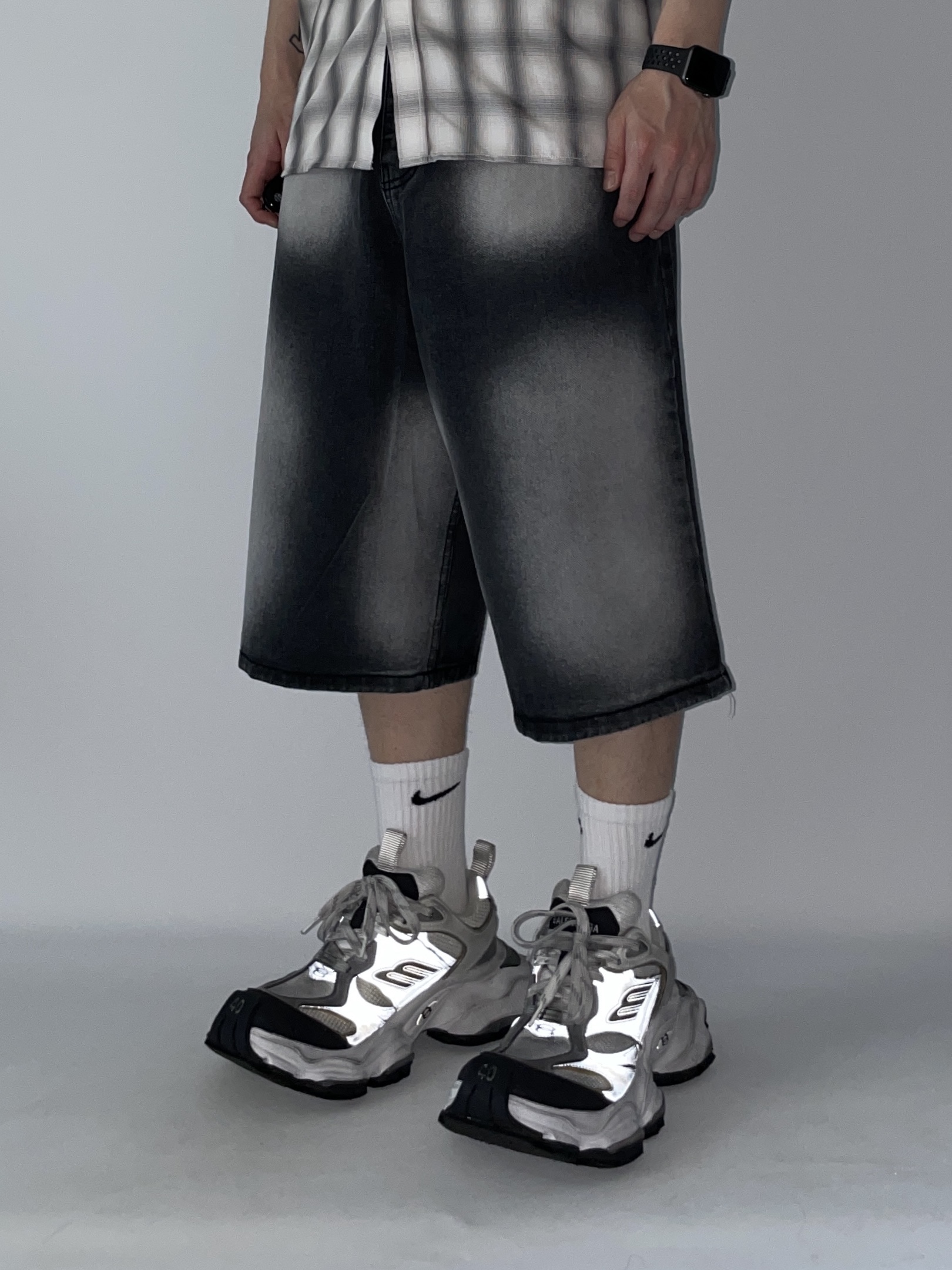Balenciaga Cargo Sneakers White Grey 착용 스타일 - 3