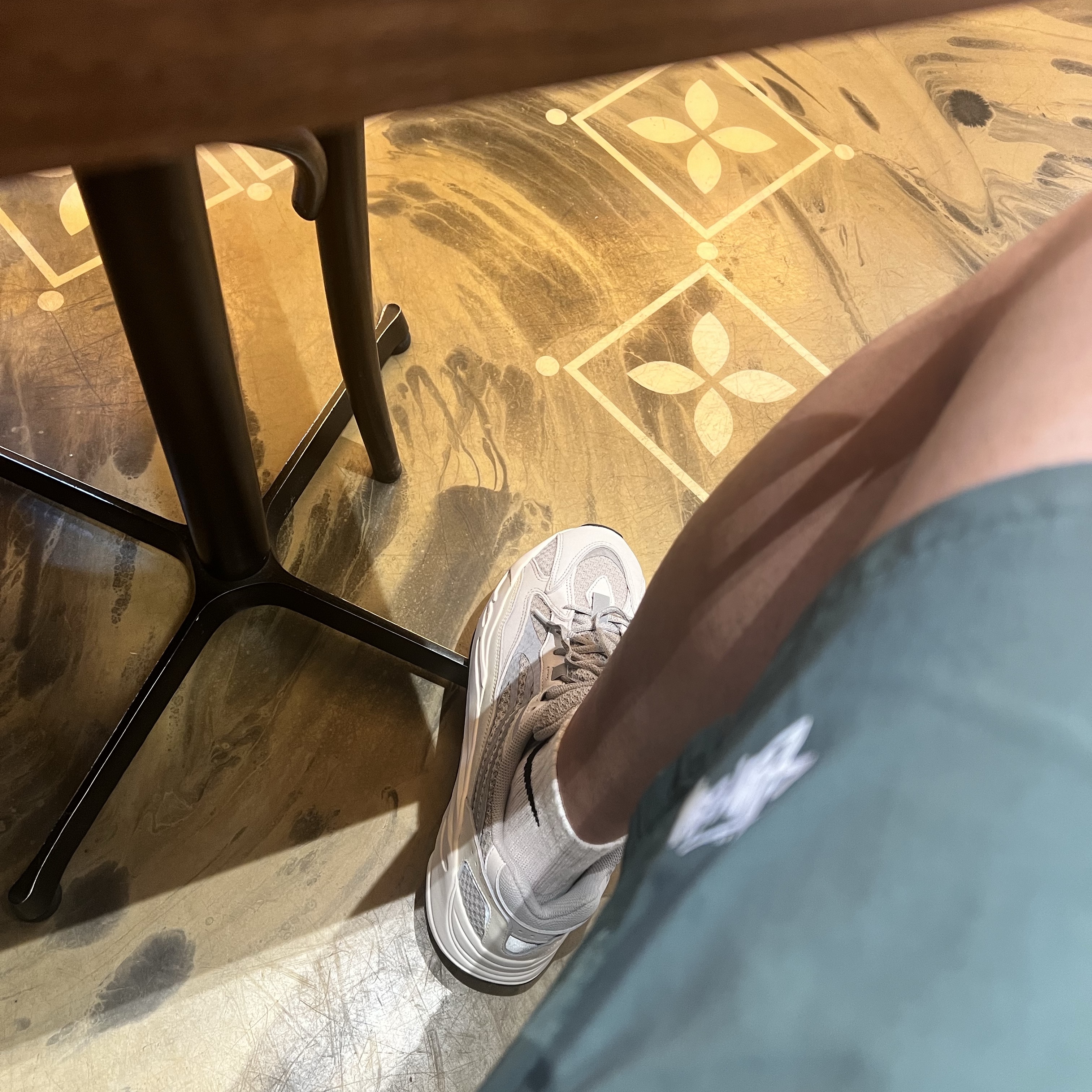 Adidas Yeezy Boost 700 V2 Static 2022, Stussy Big Basic Water Shorts Emerald 착용 스타일