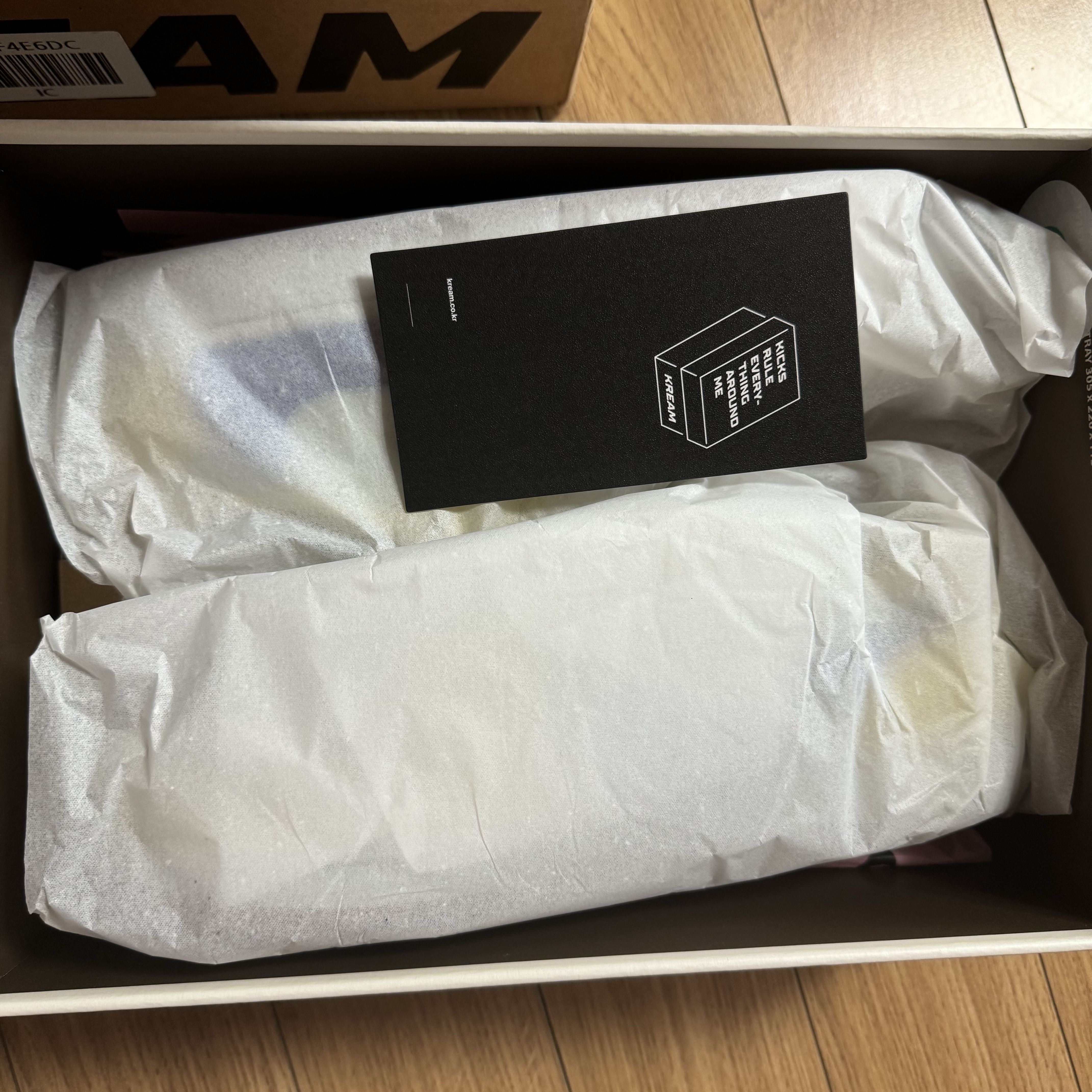 (W) Jordan 1 x Travis Scott Retro Low OG SP Canary 착용 스타일 - 2