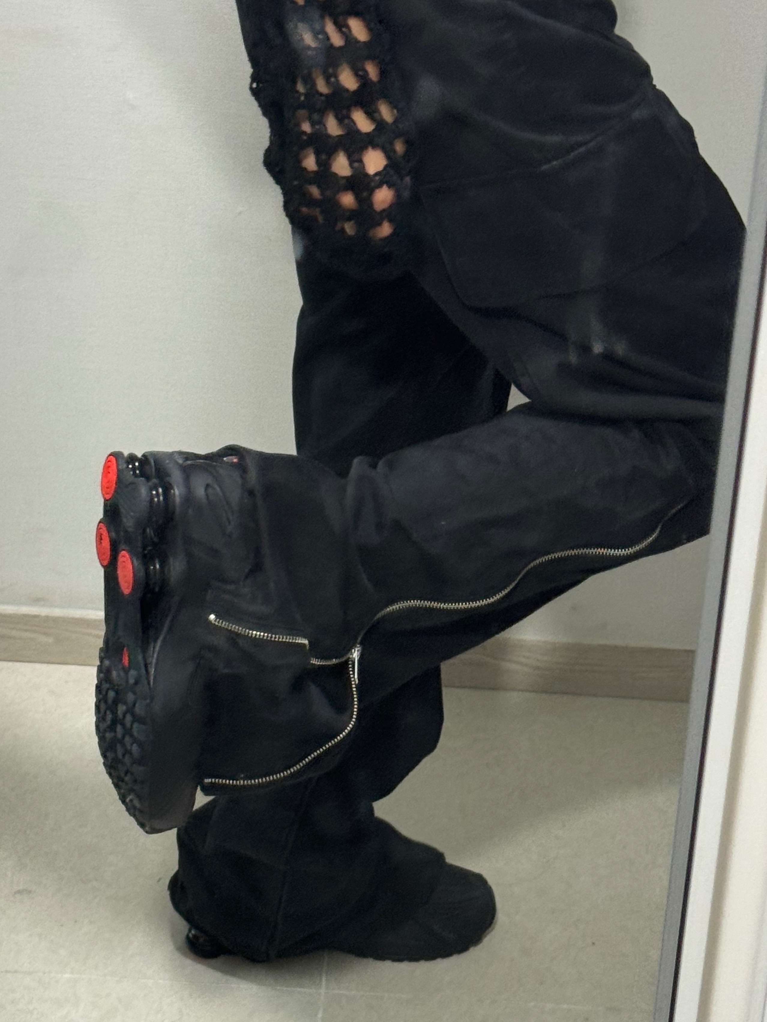 (W) Nike Shox R4 Black 착용 스타일 - 2