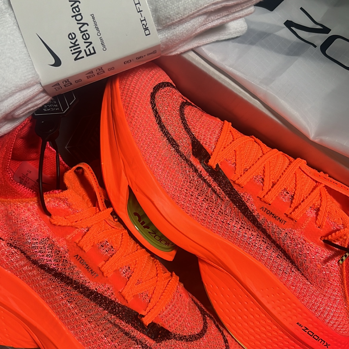 (W) Nike Air Zoom Alphafly Next% 2 Total Orange Black 착용 스타일