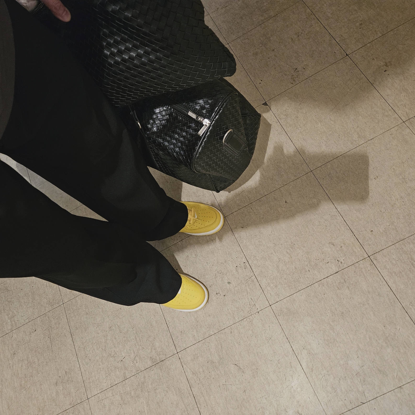 Nike Air Force 1 Low Retro Color of The Month Speed Yellow 착용 스타일 - 1
