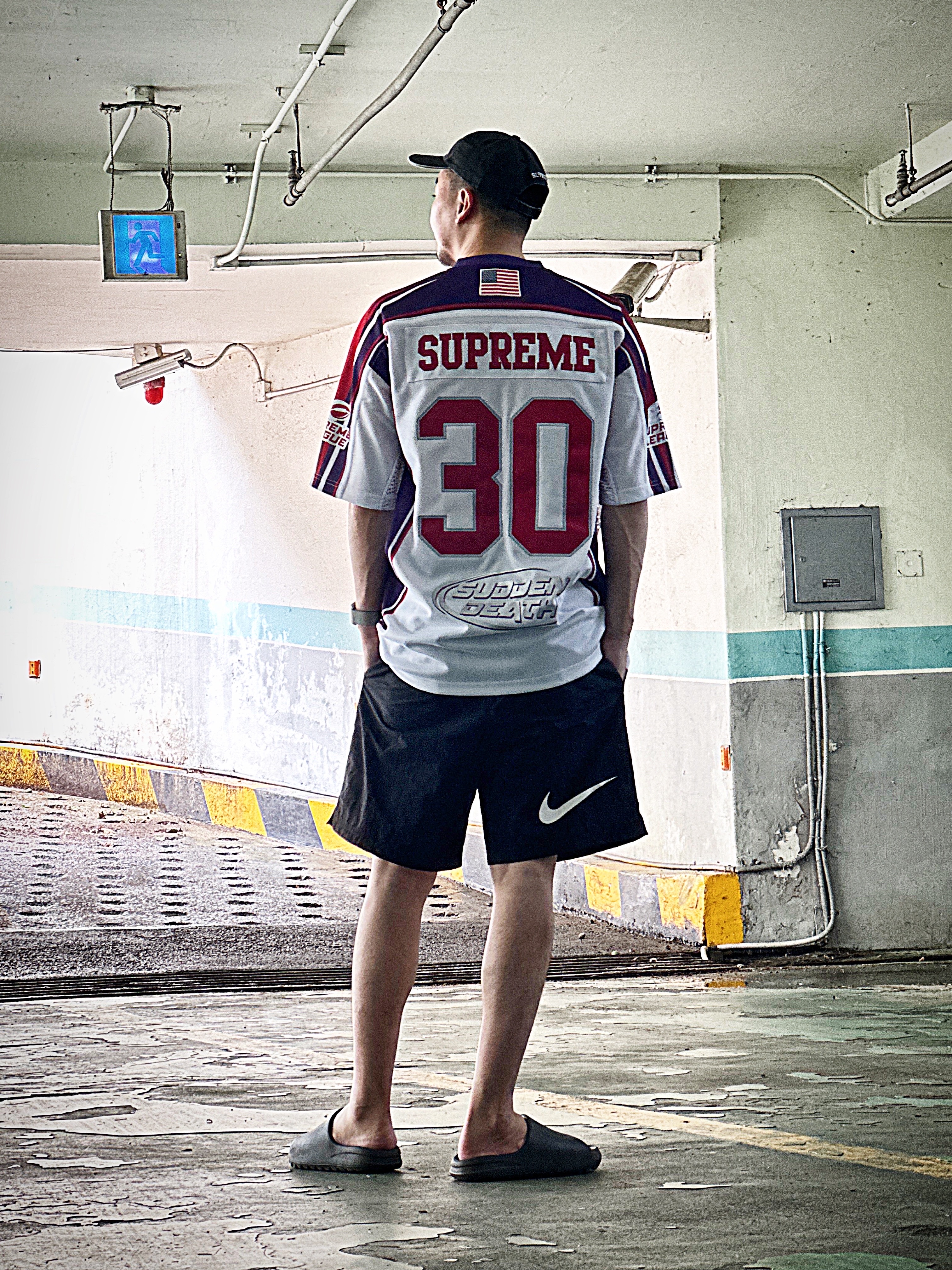 Supreme Pigment Canvas S Logo 6-Panel Black - 23SS, Supreme Sudden Death Football Jersey White - 24SS 착용 스타일