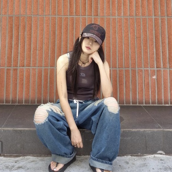 NIIER NOR Damaged Balloon Denim Pants Indigo 착용 스타일