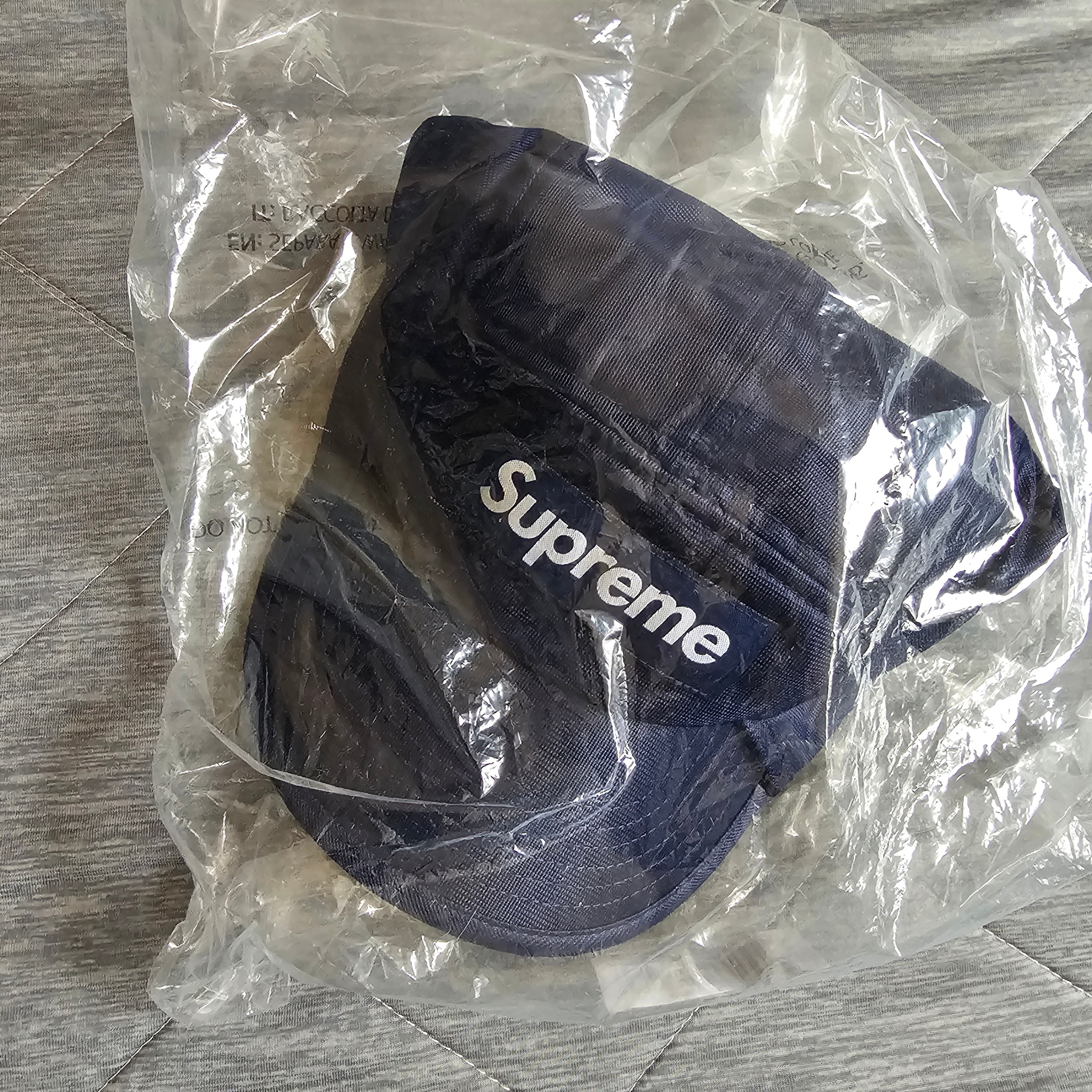 Supreme Mesh Sunshield Camp Cap Navy - 24SS 착용 스타일