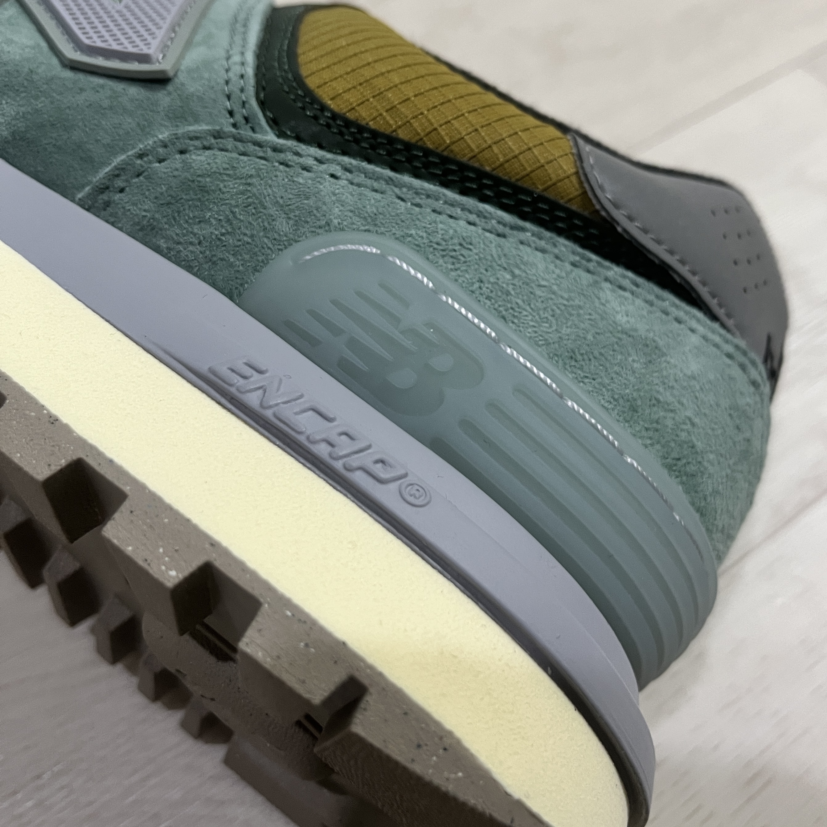 New Balance x Stone Island 574 Legacy Light Green 착용 스타일 - 7