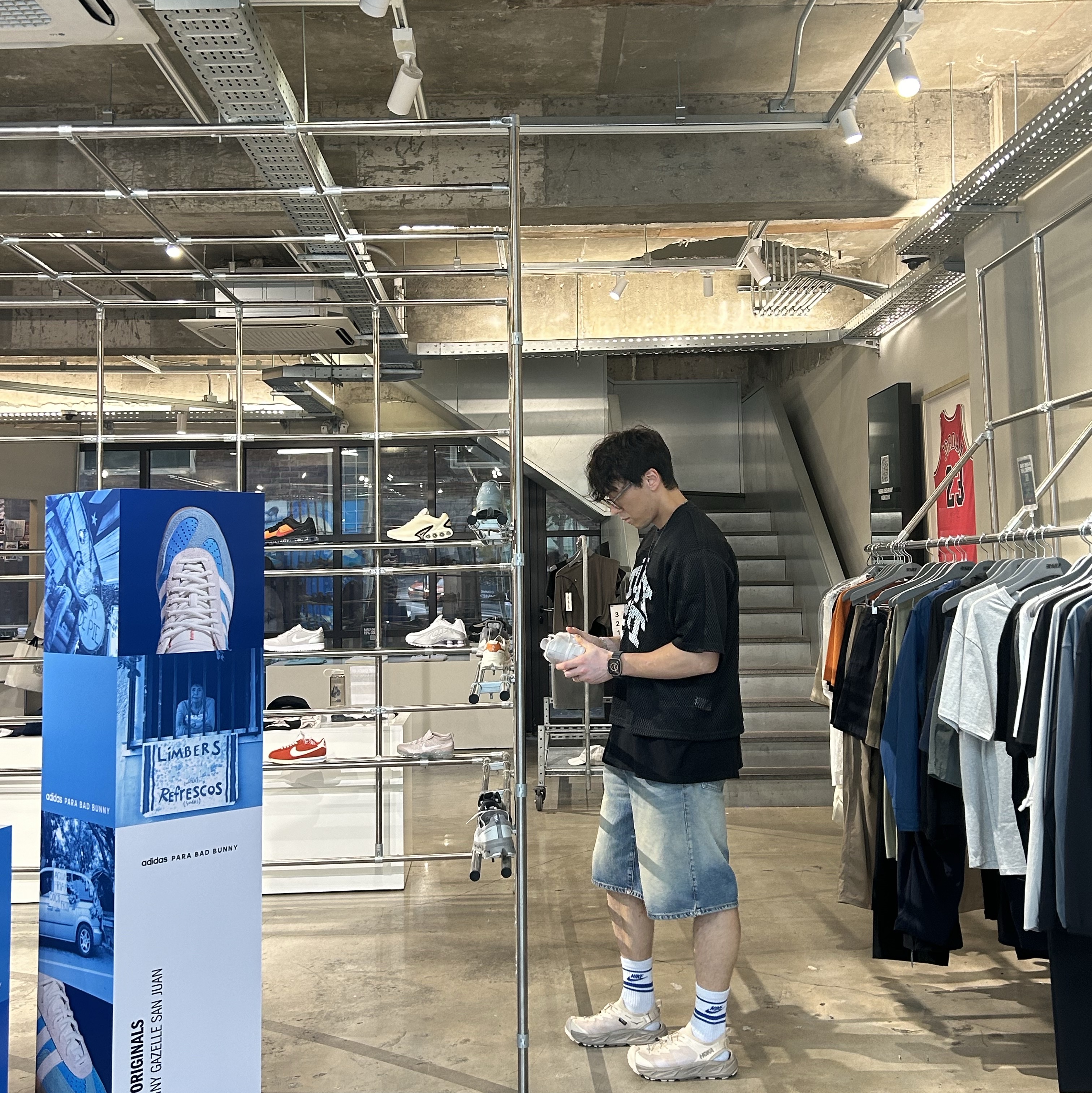 Hoka Hopara 2 Shifting Sand, Stussy Sport Jersey Black 착용 스타일 - 2