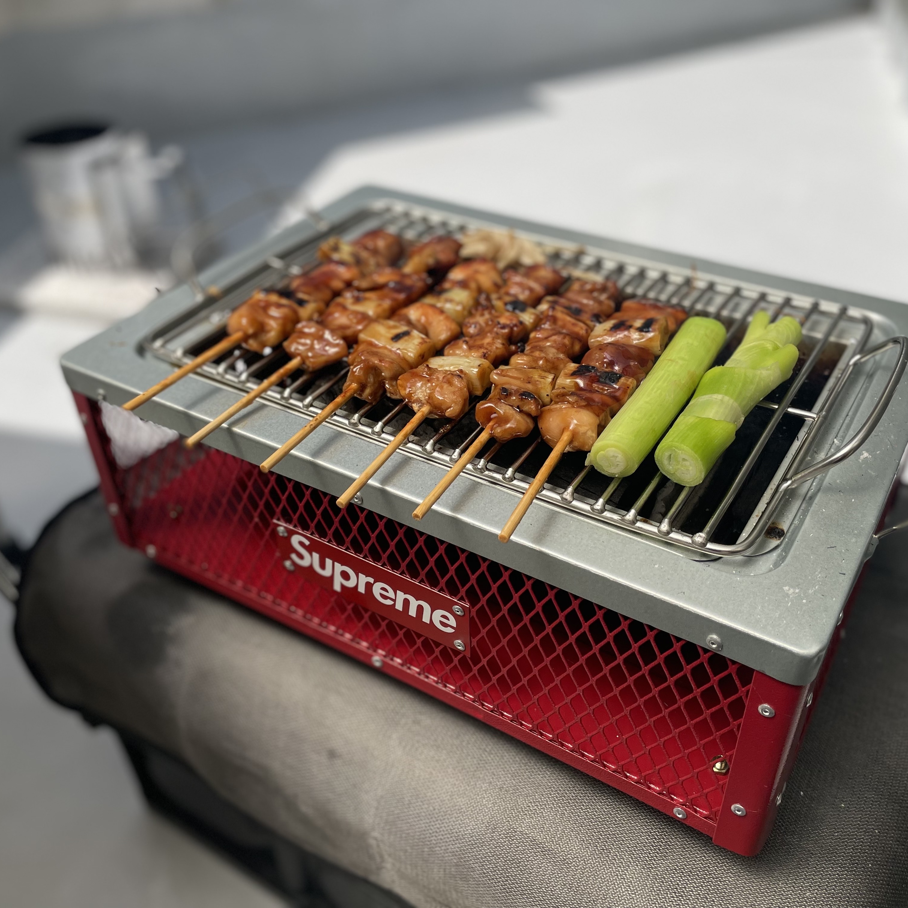 슈프림 x 콜맨 차콜 그릴 레드 - 23SS | Supreme | KREAM