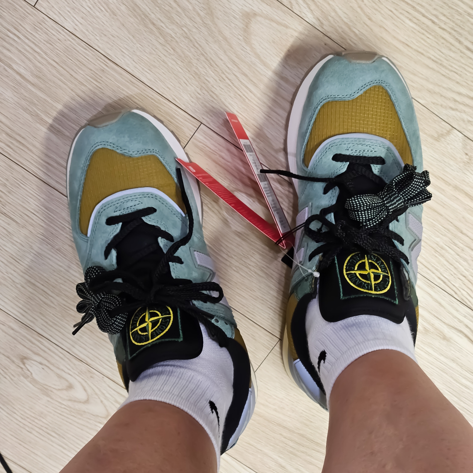 New Balance x Stone Island 574 Legacy Light Green 착용 스타일 - 2