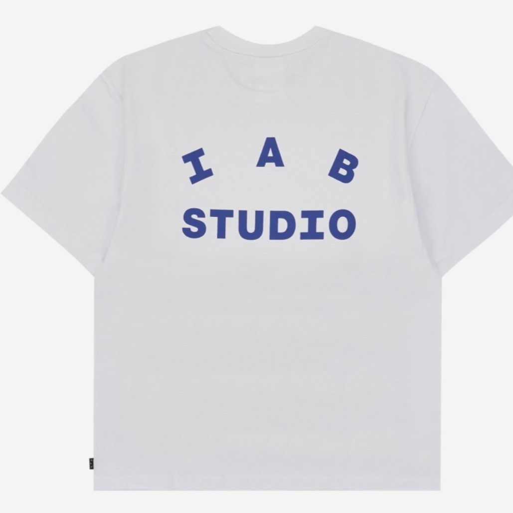 IAB Studio T-Shirt White Navy - 22FW 착용 스타일