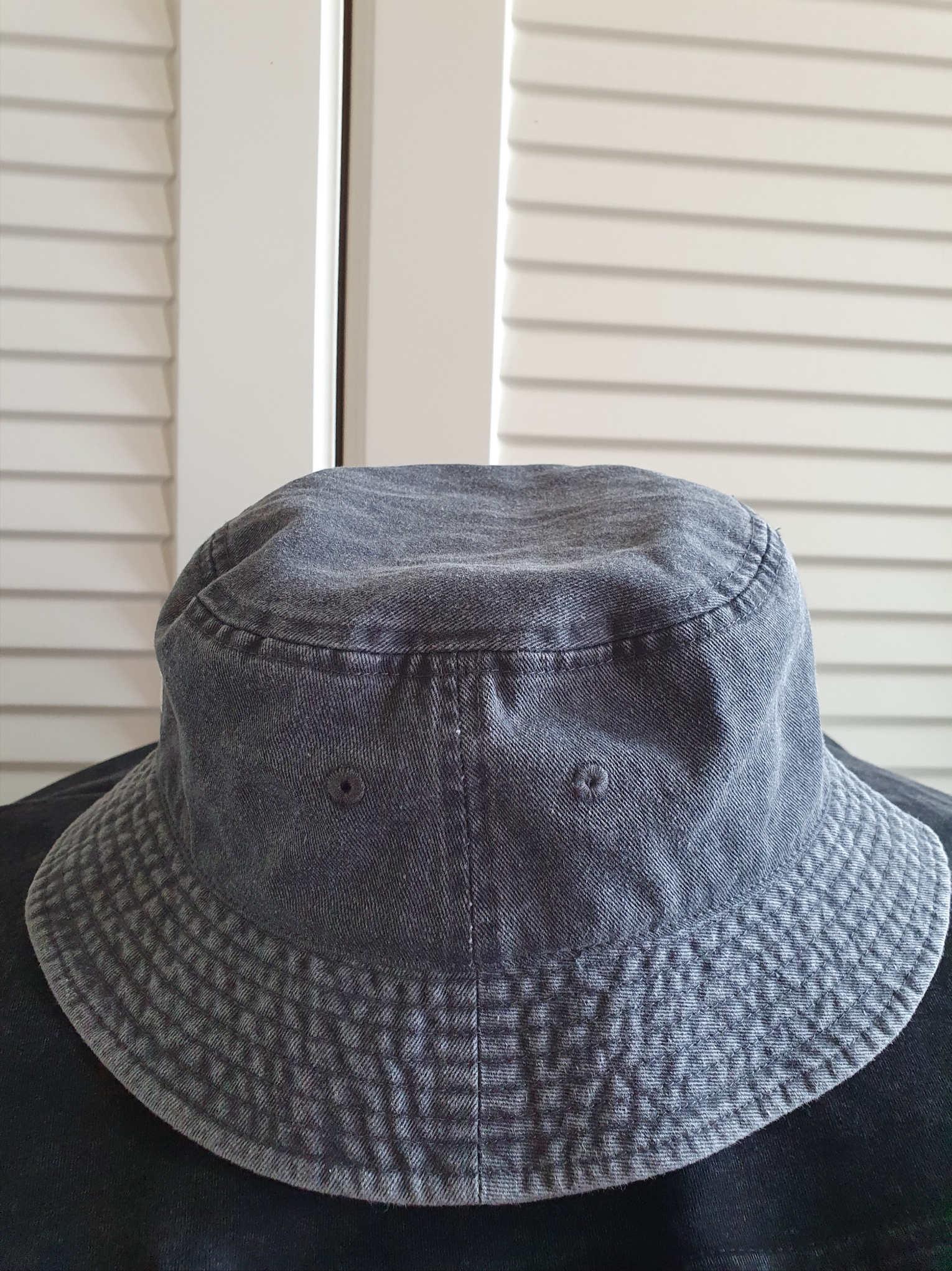 Stussy Washed Stock Bucket Hat Charcoal 착용 스타일 - 2