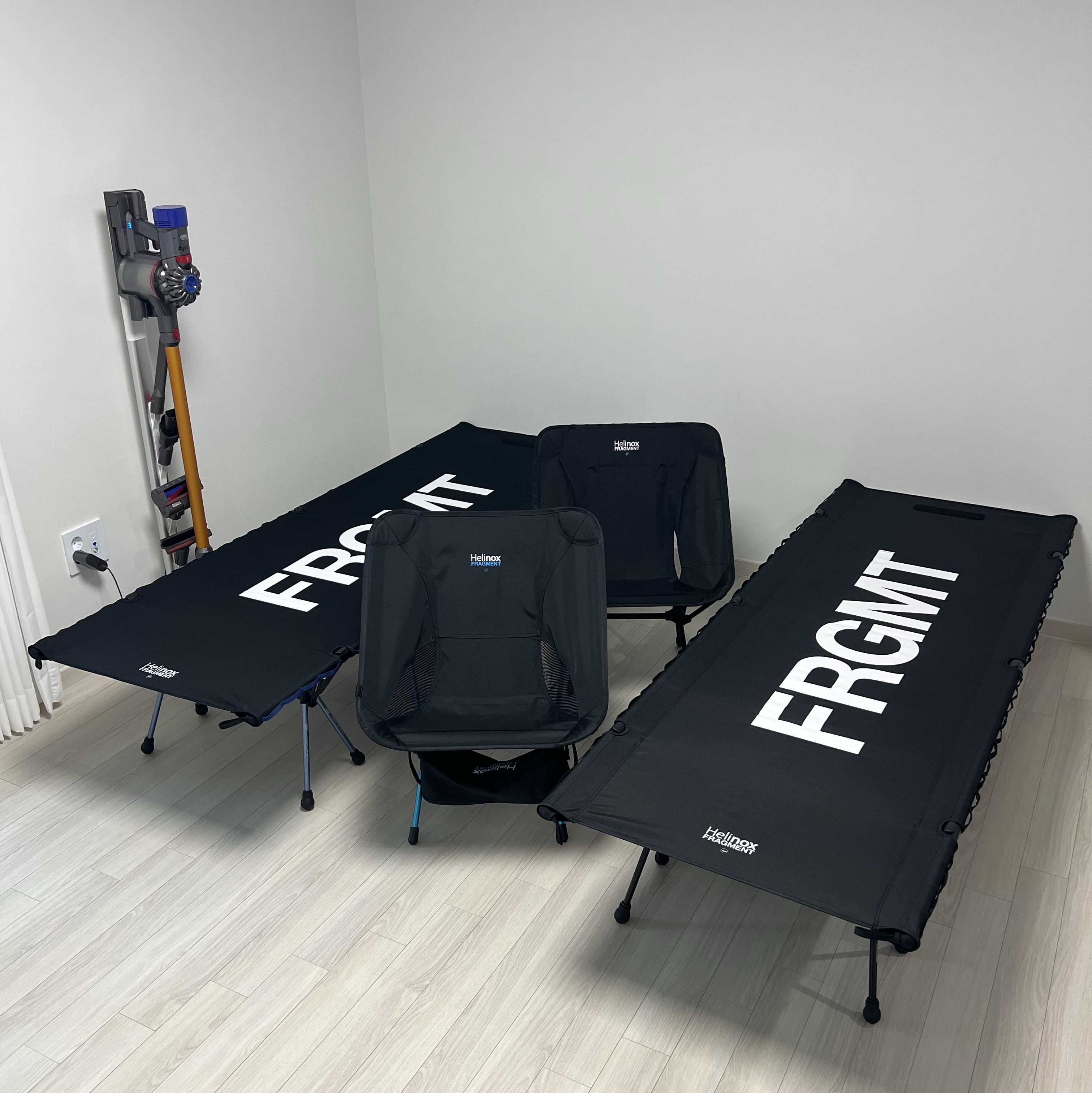 Helinox x Fragment Design Tactical Cot One Convertible Black Navy & Cot Leg (12Pcs), Helinox x Fragment Design Tactical Cot Convertible Black & Cot Leg (12Pcs) - Tokyo Exclusive 착용 스타일
