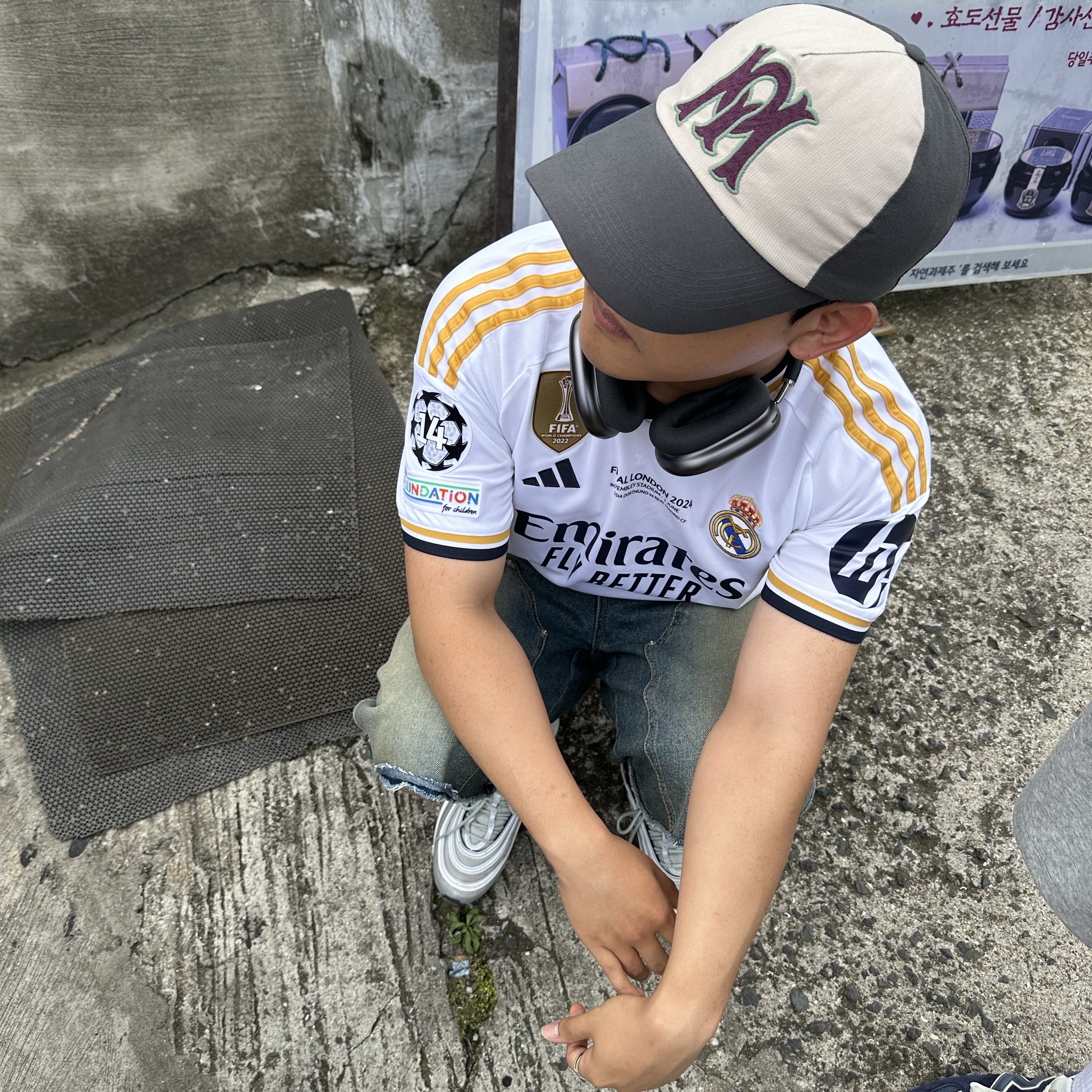 Adidas Real Madrid 2023/24 Home Jersey White - KR Sizing (Non Marking Ver.), Nike Air Max 97 OG Silver Bullet 2022 착용 스타일