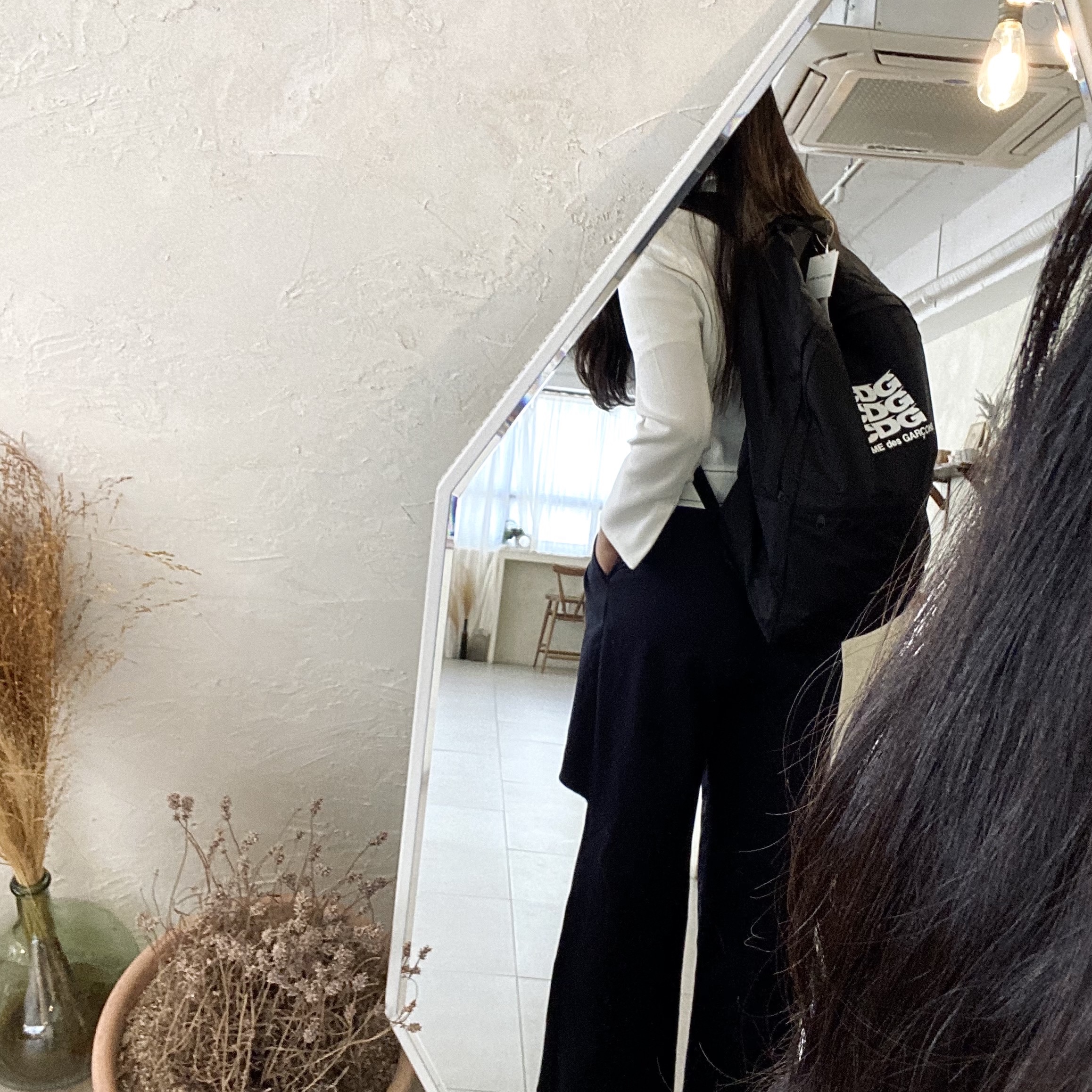 CDG Backpack Black 착용 스타일 - 1