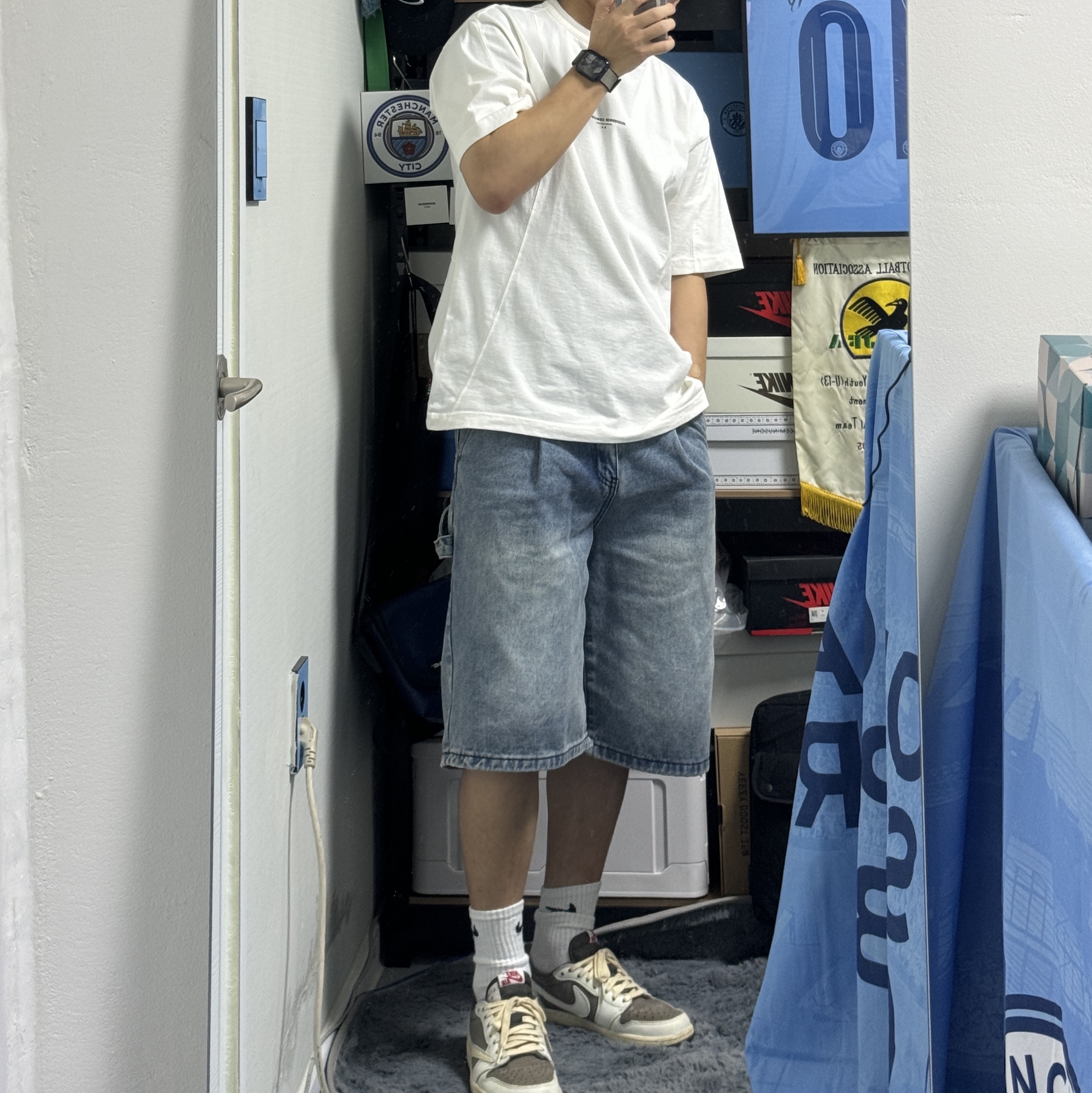 Jordan 1 x Travis Scott Retro Low OG SP Sail and Ridgerock, Converse x Ader Error Shapes T-Shirt Cloud Dancer 착용 스타일