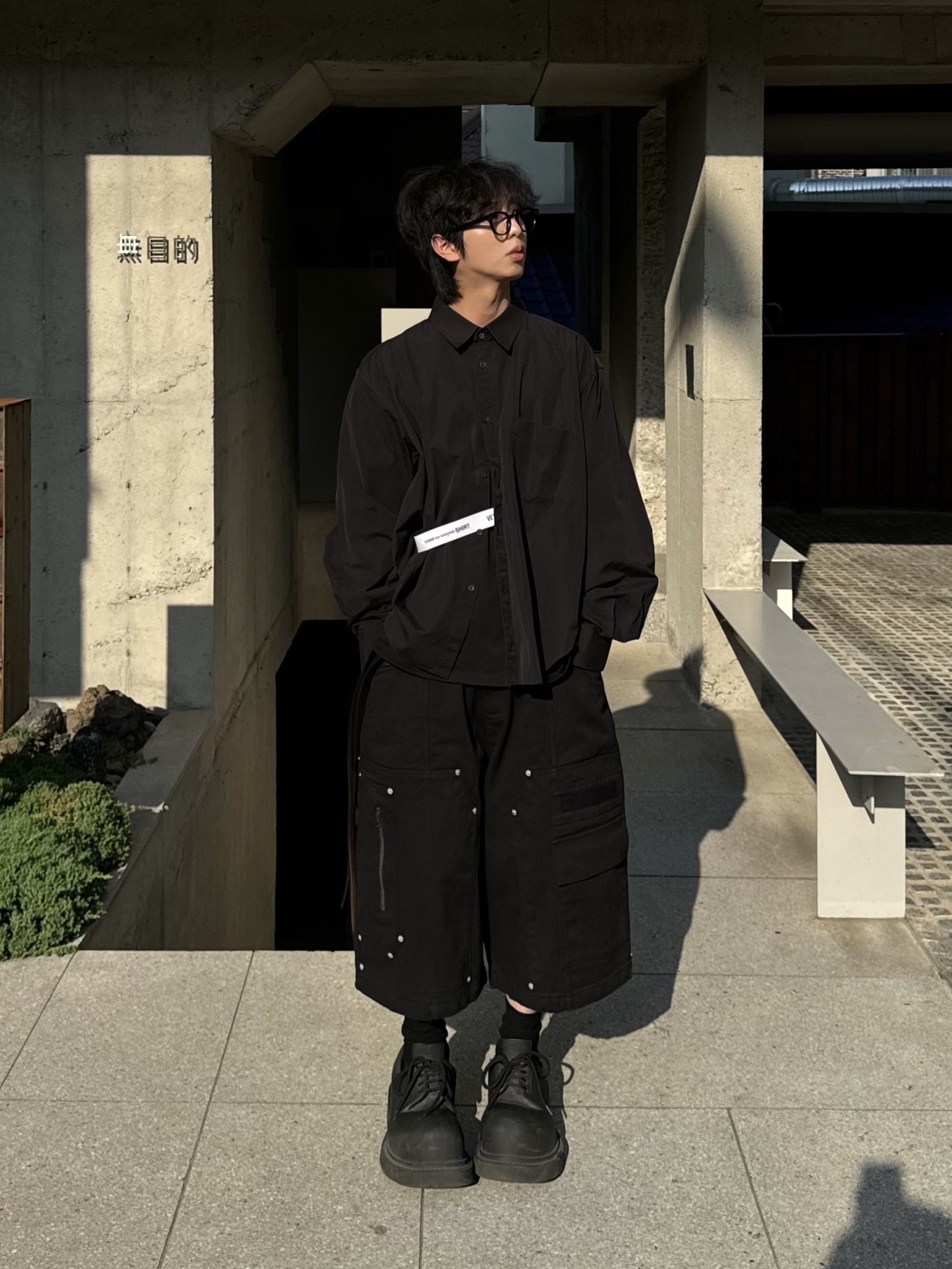Nos Couleurs x Koin Rivet Carpenter Shorts Black, Balenciaga Steroid Derby Black 착용 스타일 - 5