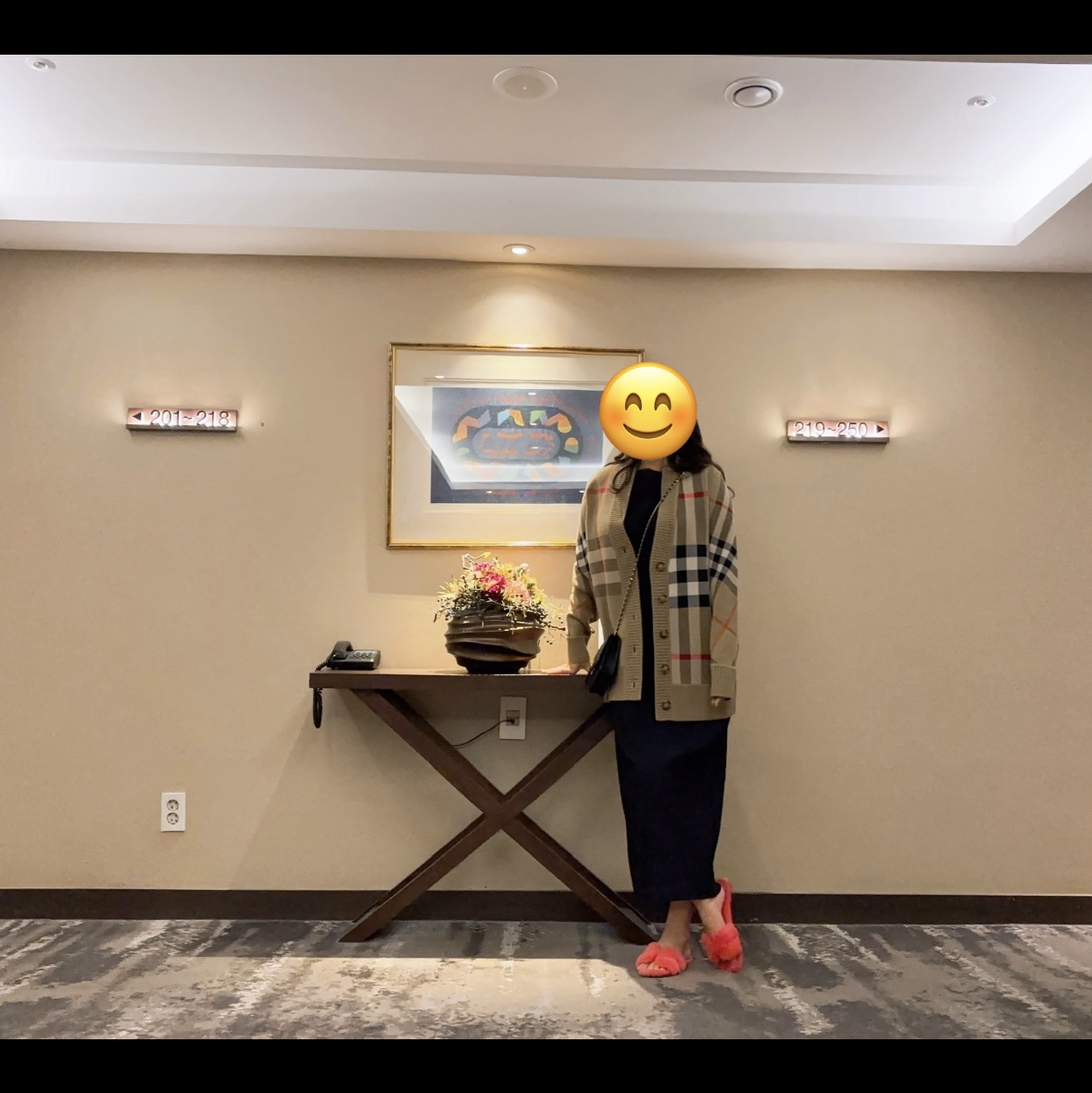(W) Burberry Check Technical Wool Jacquard Cardigan Archive Beige, (W) Hermes Oran Sandal Woolskin & Rose Du Desert 착용 스타일