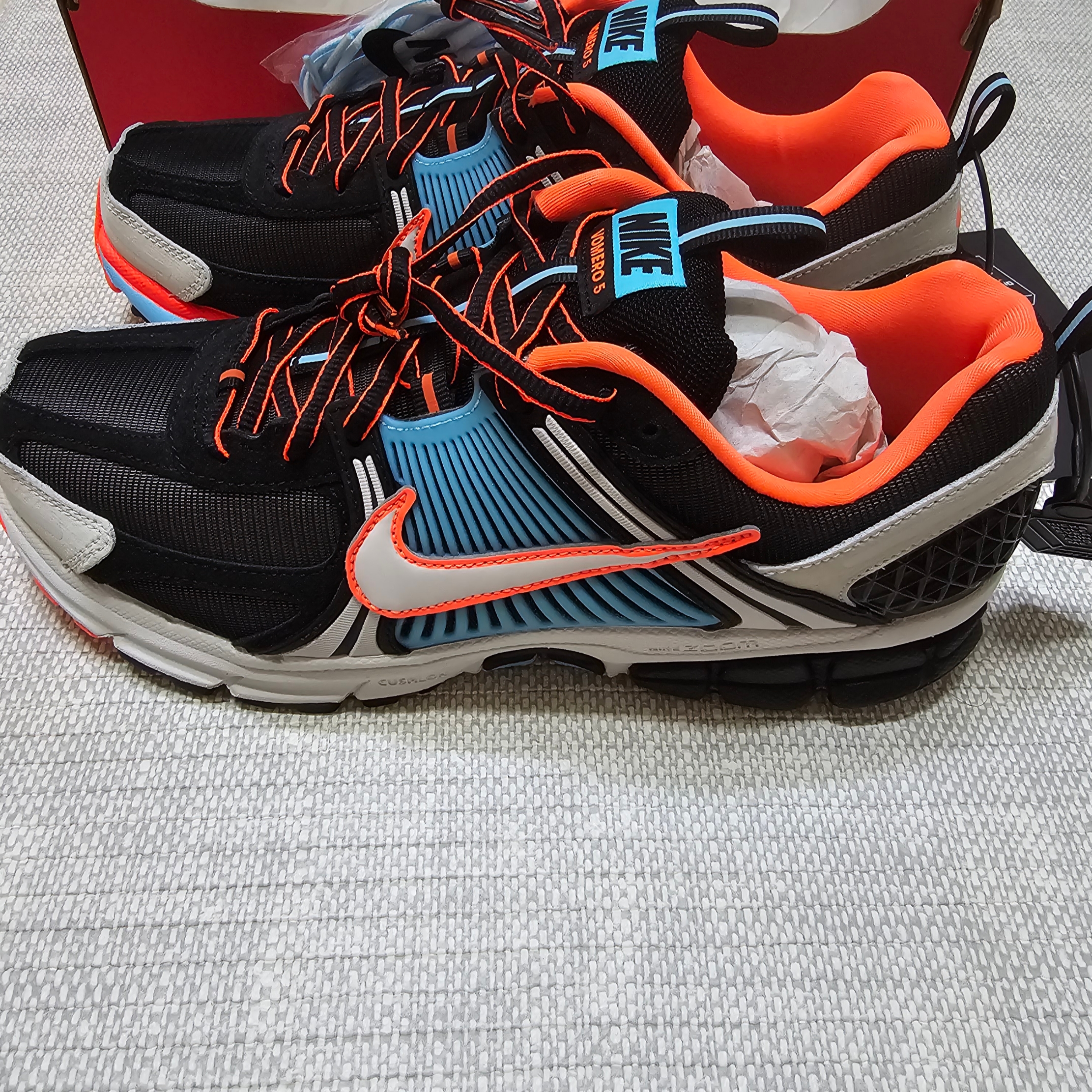 (W) Nike Zoom Vomero 5 Black Blue Gaze 착용 스타일 - 2