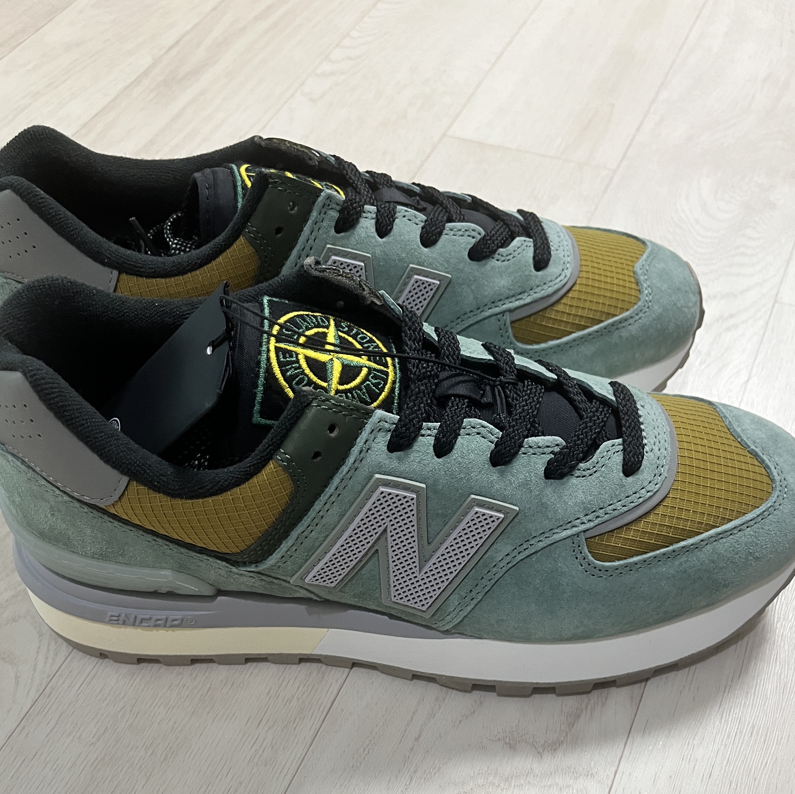 New Balance x Stone Island 574 Legacy Light Green 착용 스타일 - 3