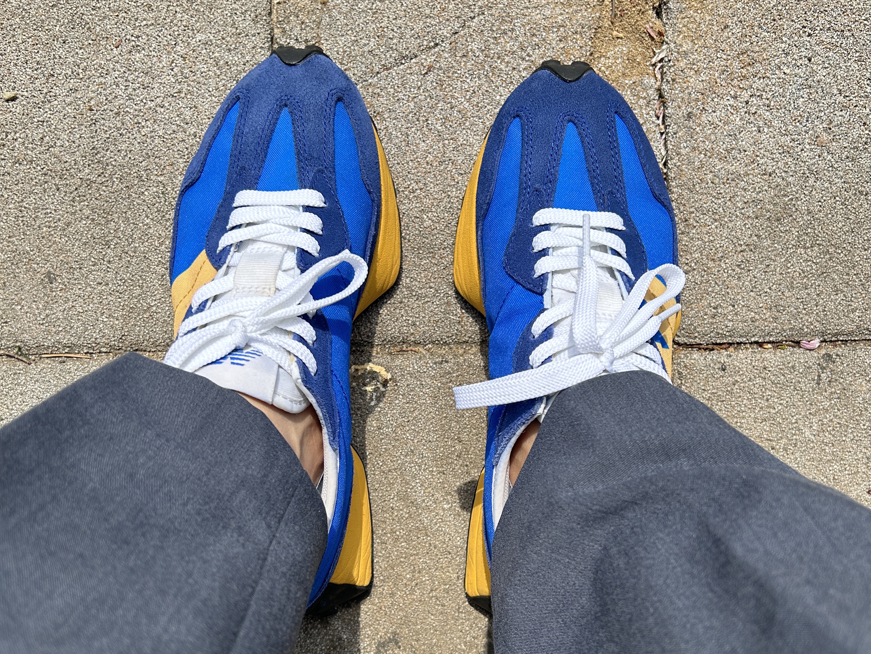 New Balance 327 Blue 착용 스타일