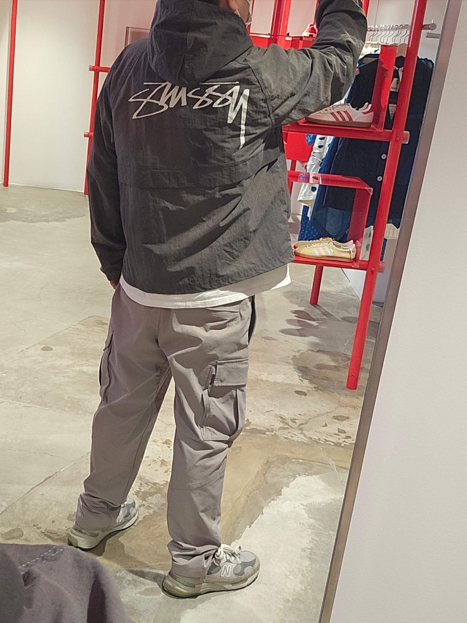 Stussy Wave Dye Beach Shell Jacket Black, New Balance 992 Made in USA Grey - D Standard 착용 스타일 - 2