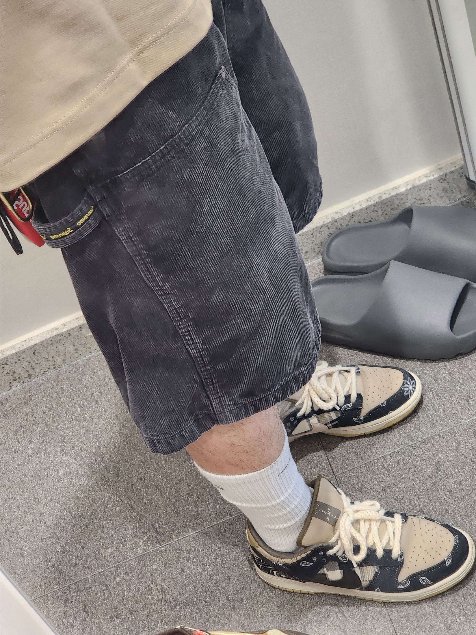 Supreme Washed Corduroy Double Knee Painter Short Black - 24SS, Nike x Travis Scott SB Dunk Low 착용 스타일