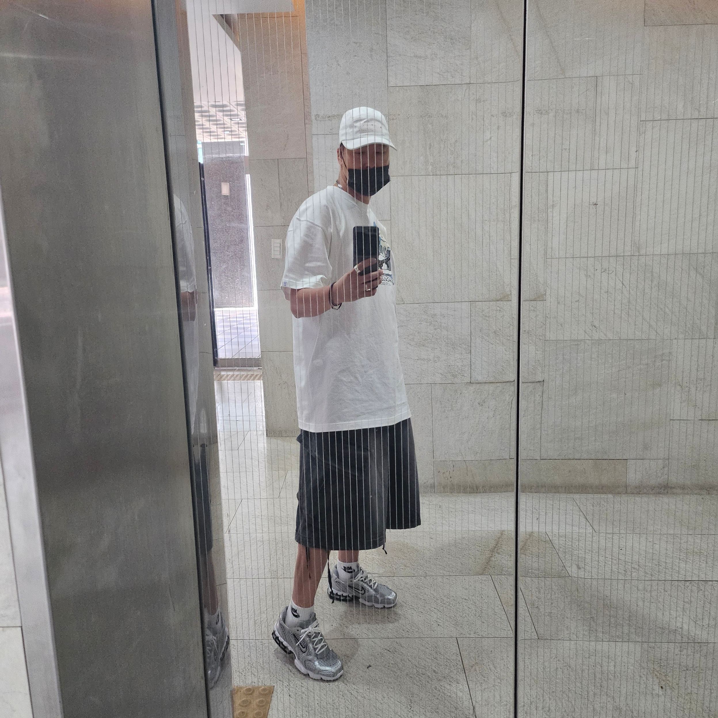 Nike Air Zoom Spiridon Cage 2 Metallic Silver, Supreme x MM6 Maison Margiela Painted Camp Cap White - 24SS 착용 스타일 - 1