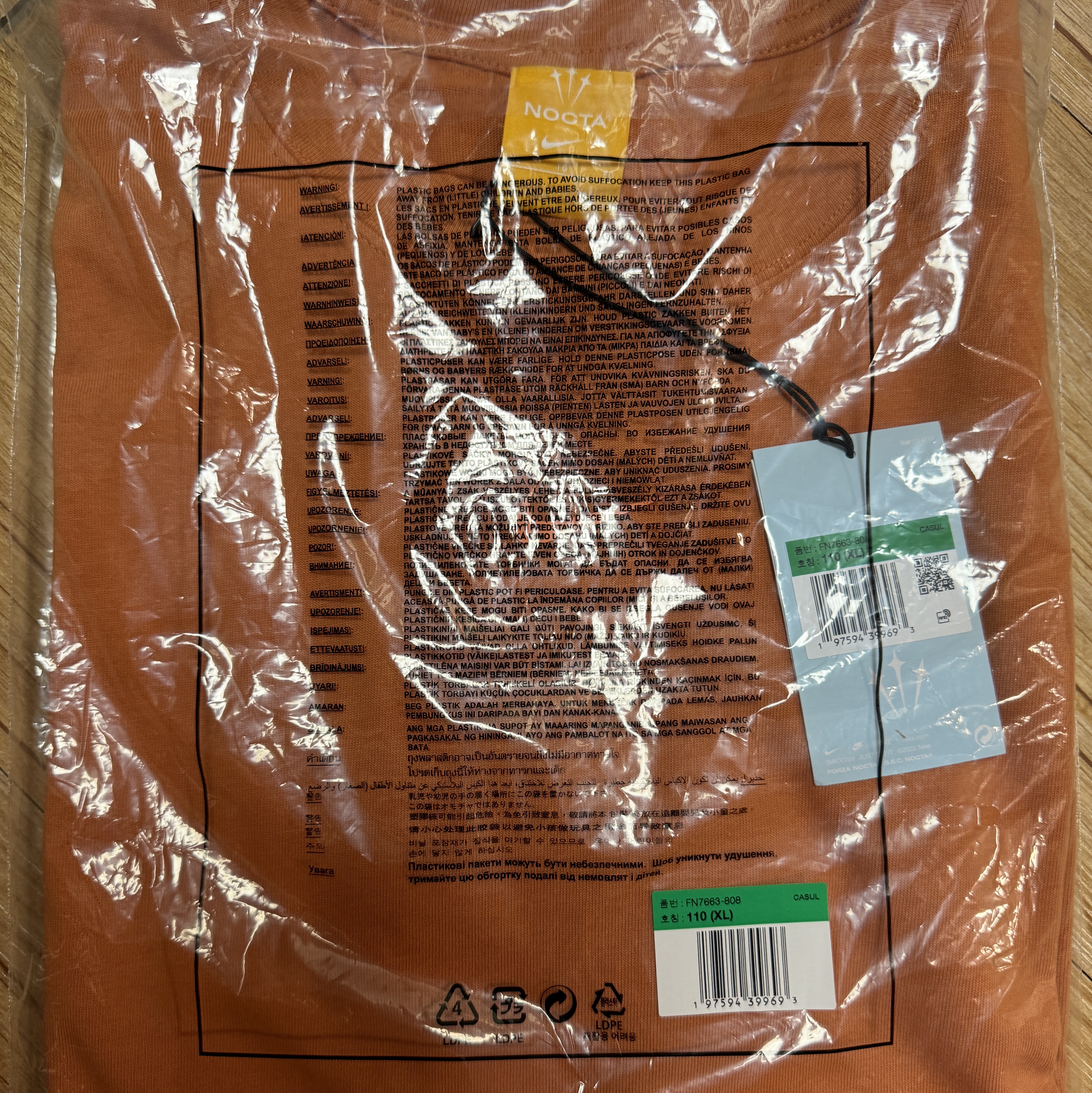 Nike x Drake Nocta Max 90 T-Shirt Hot Curry (FN7663-808) 착용 스타일