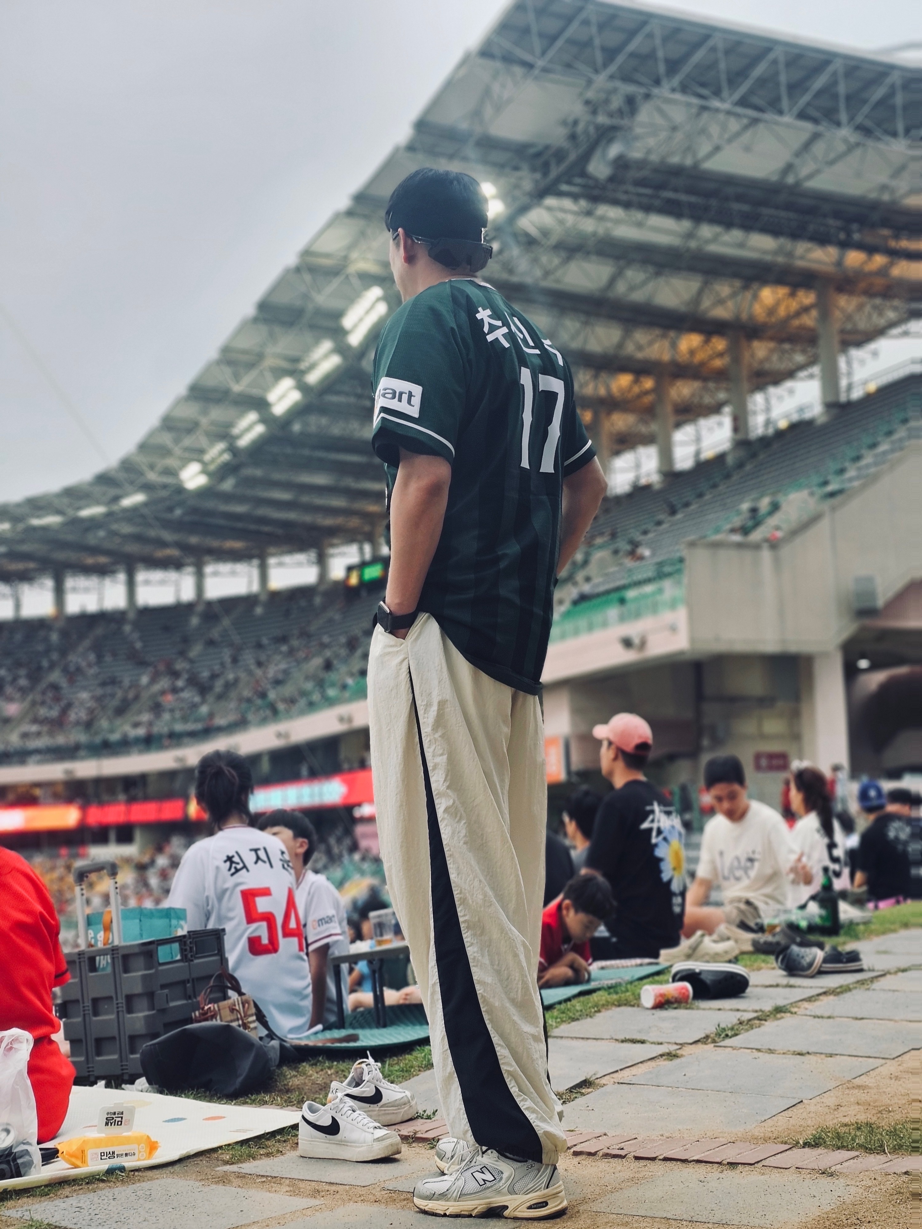 SSG Landers x Starbucks 23 Starbucks Day Uniform Green (Non Marking Ver.) 착용 스타일 - 2
