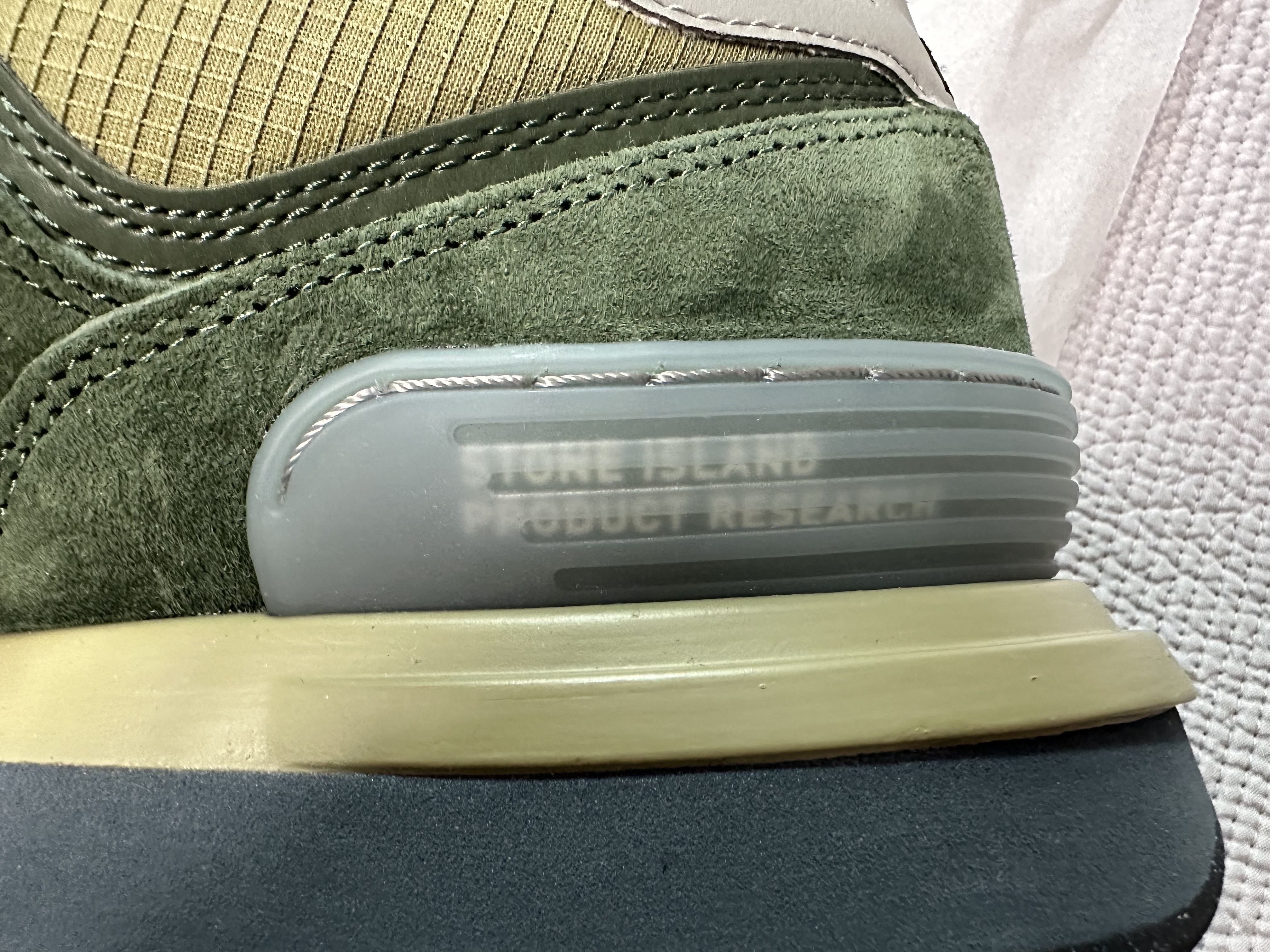 New Balance x Stone Island 574 Legacy Dark Green 착용 스타일 - 2